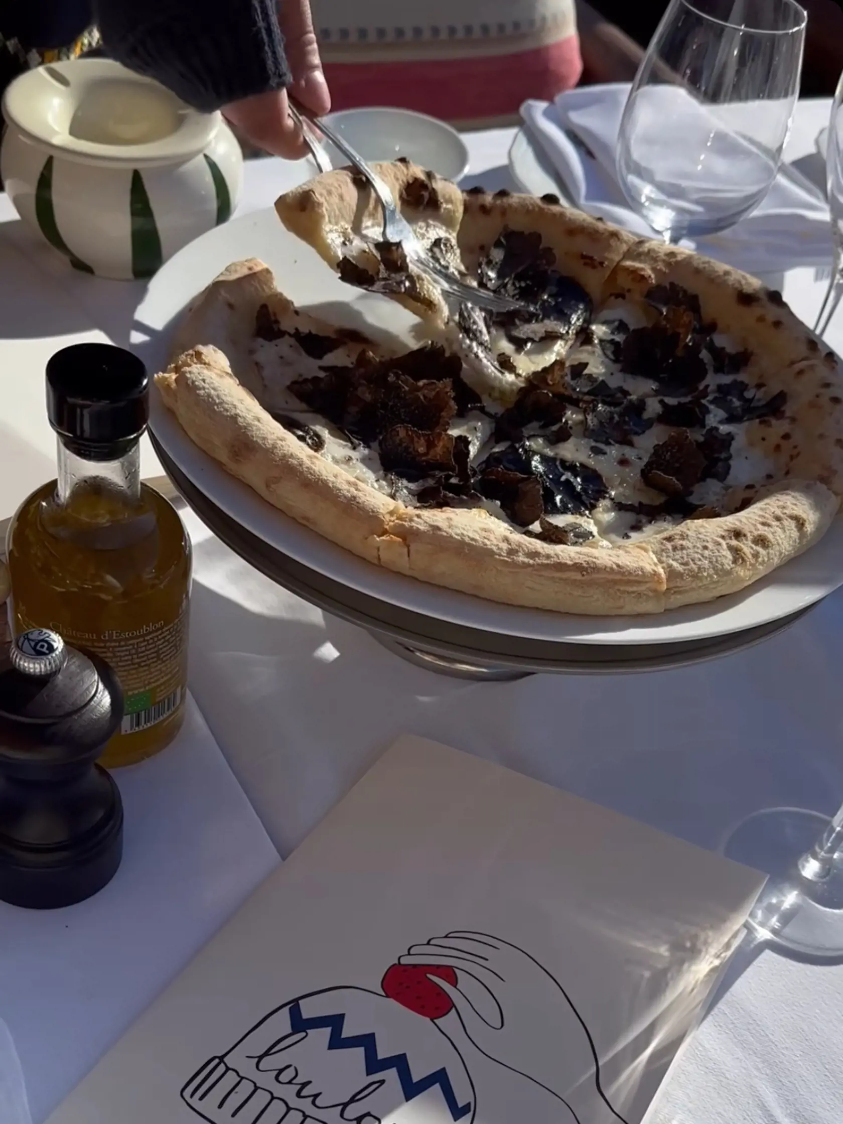 Podávala sa aj chutná pizza.