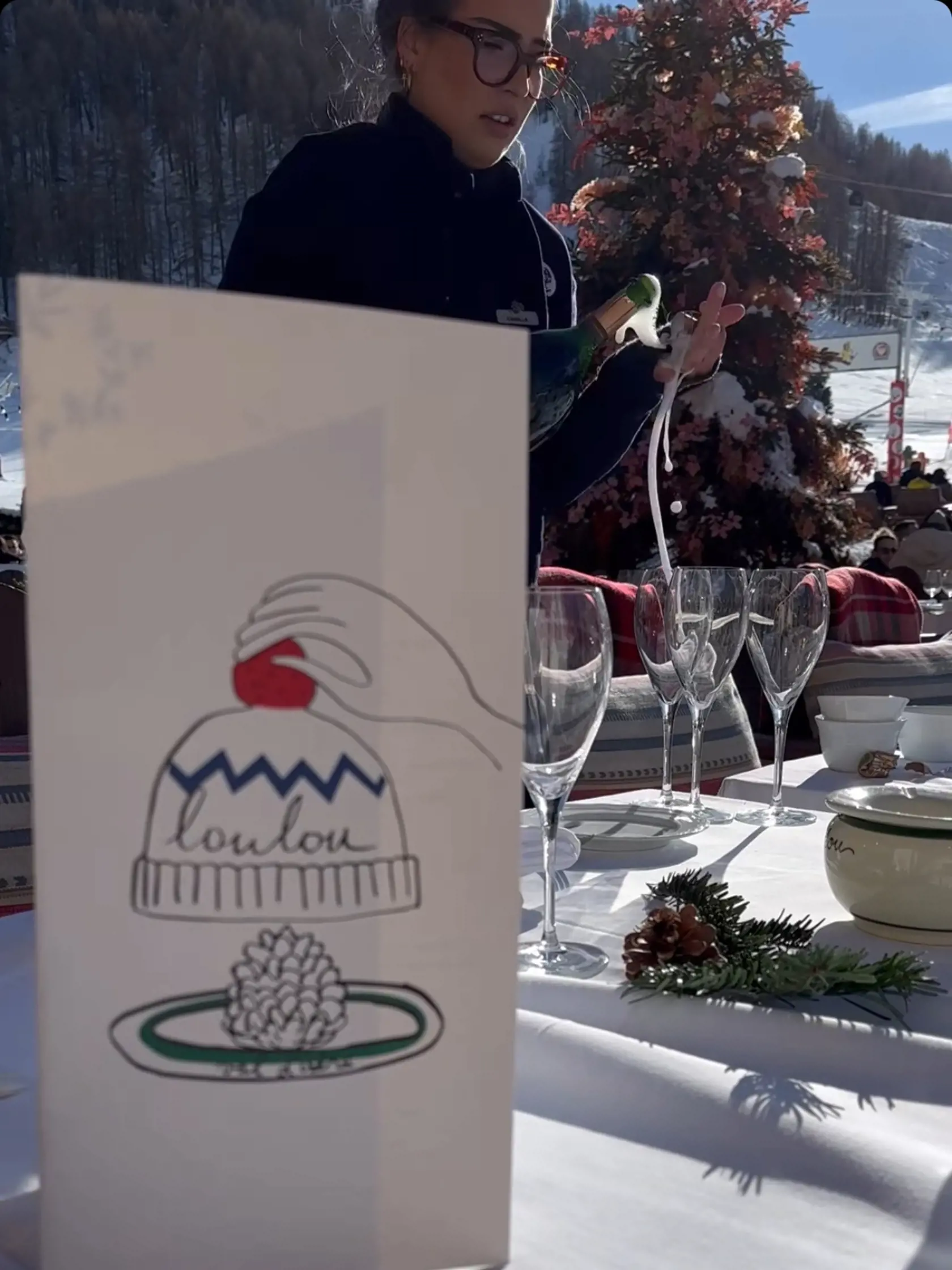 Šampanské miestami dokonca tieklo potokom.