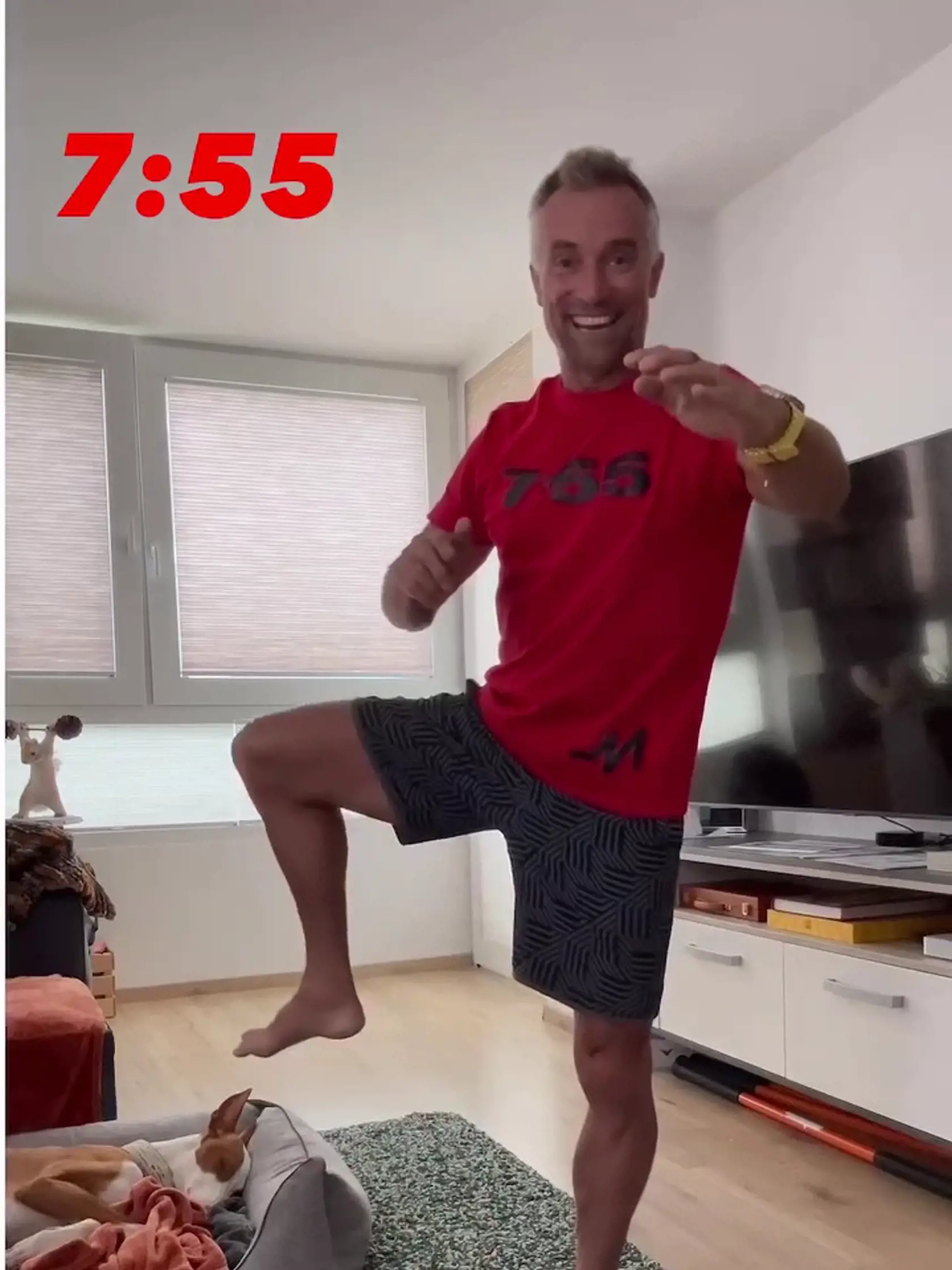 Maroš Molnár je známy fitnes tréner, ktorý už v minulosti zapojil do pohybu Slovákov napríklad päťminútovými rannými rozcvičkami.