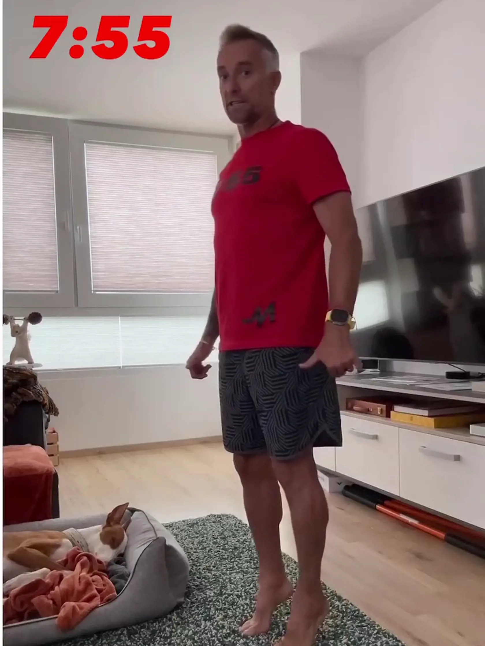 Maroš Molnár pripravil sériu cvičení, v ktorých budú záujemcovia ako odpor využívať svoju váhu.