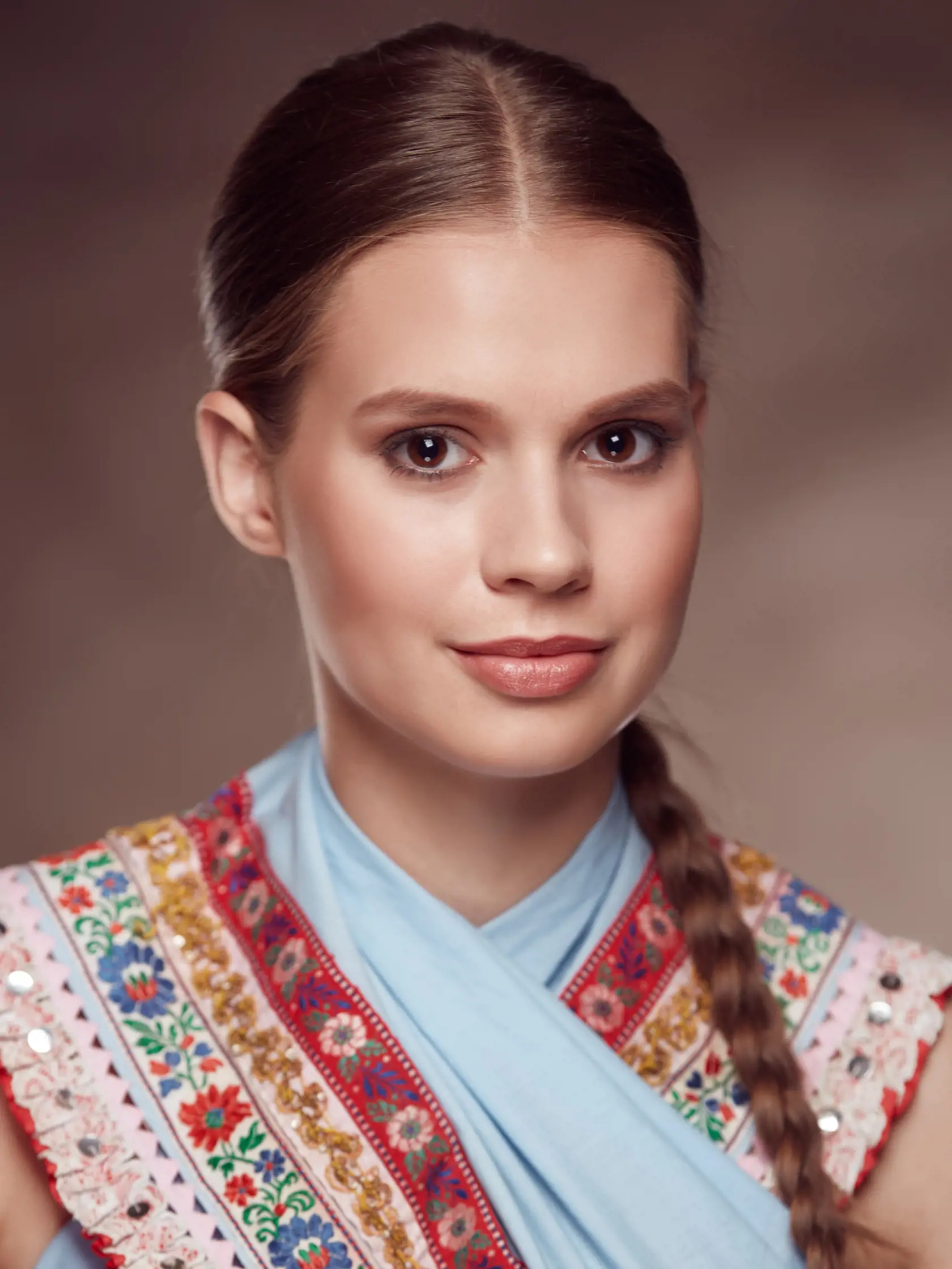 Romana Mačicová z Komárna vyrába party a kroje.