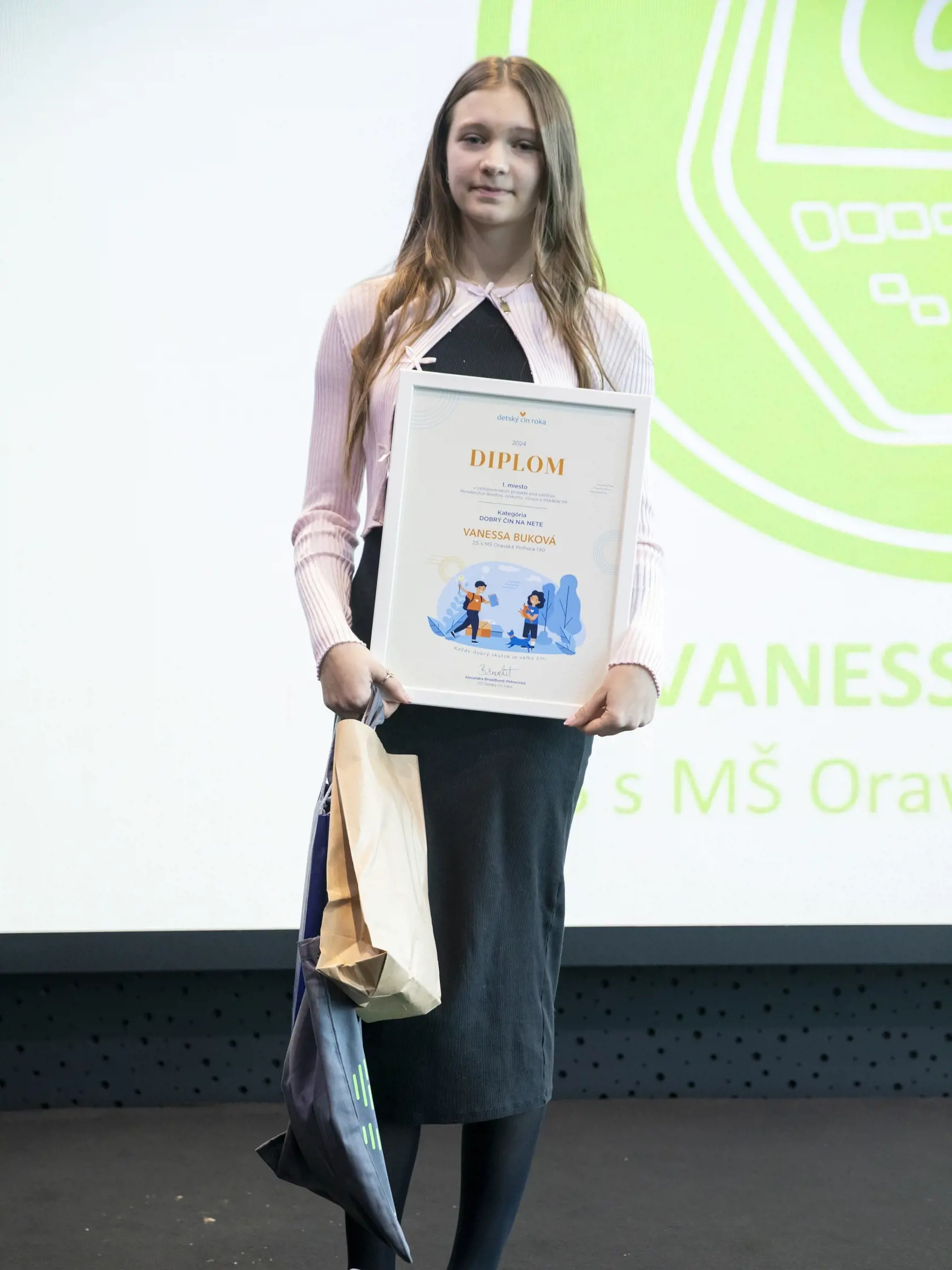 Víťazkou kategórie Dobrý čin na nete sa stala Vanessa Buková, ktorá pomáhala svojej kamarátke v núdzi cez Messenger.