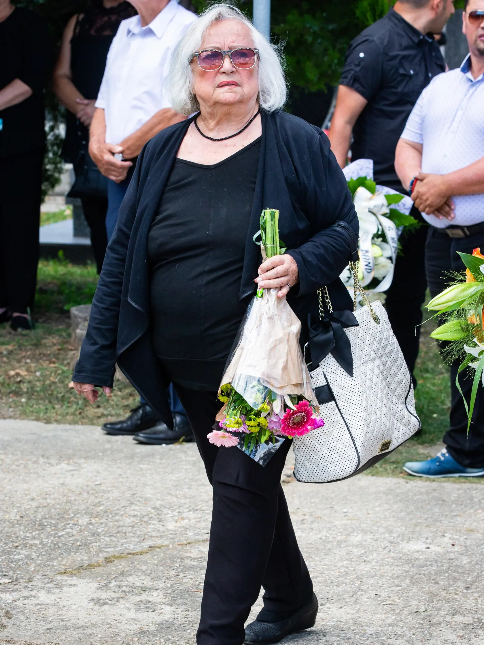Pohreb manželky Otta Weitera Andrey Fischer na cintoríne v Dunajskej Lužnej. Na snímke Maja Velšicová. 