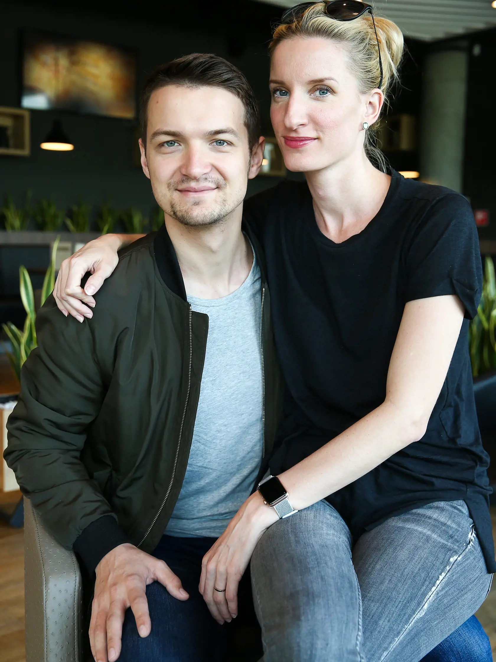 Adela Vinczeová a Viktor Vincze pri rozhovore pre denník Plus JEDEN DEŇ v Bratislave.