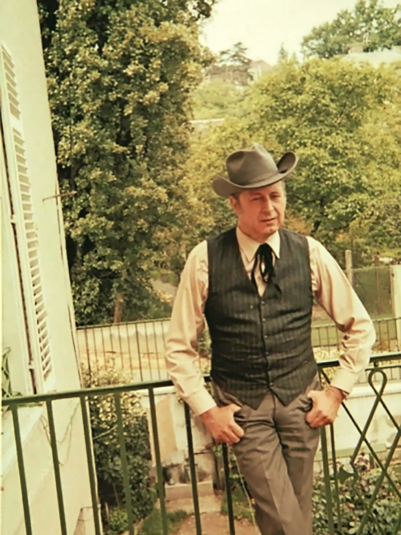 PRED DOMOM Krížikovej manžel bol elegán za každých okolností.