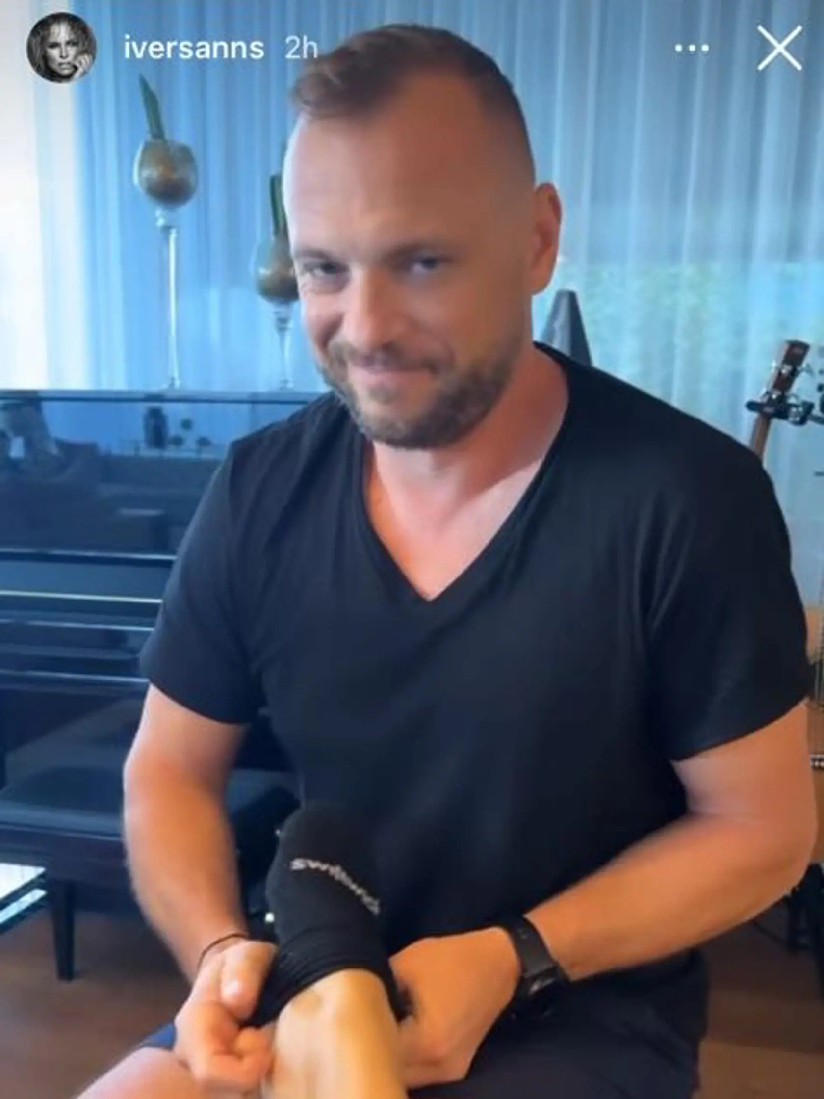 Marián Gáborík sa o svoju tehotnú manželku patrične stará. Aj na snímke je očividné, že mu to robí veľkú radosť a akosi ho to uspokojuje. Ivana dokonca prezradila, že jej muž má štíhle nohy. Zrejme neočakával, že toto sa dozvie celé Slovensko.