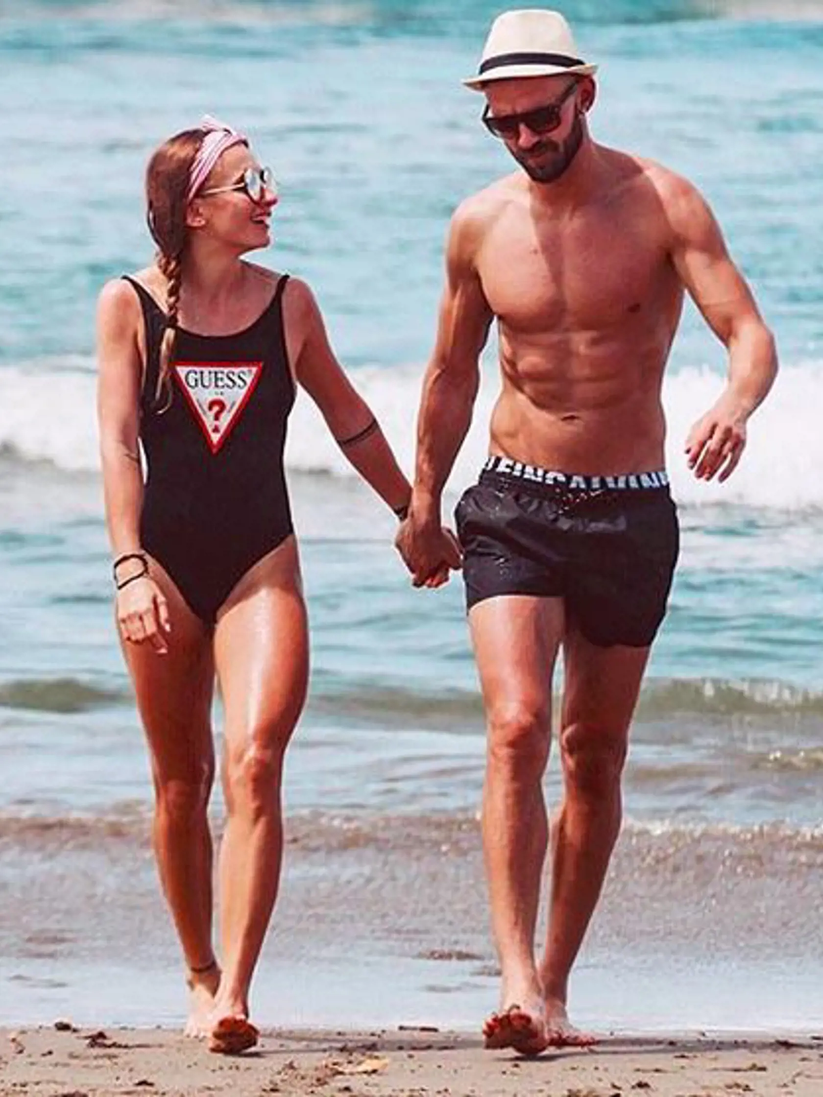 Čerstvá informácia z Instagramu influencerky Tatiany Židekovej a jej priateľa, sexi futbalistu Michala Mravca. O ruku ju požiadal ako pravý romantik a prsteň jej nastokol počas dovolenky na Bali. „Ja si myslím, že slová sú zbytočné,“ napísala Táňa pod video zo zásnub.
