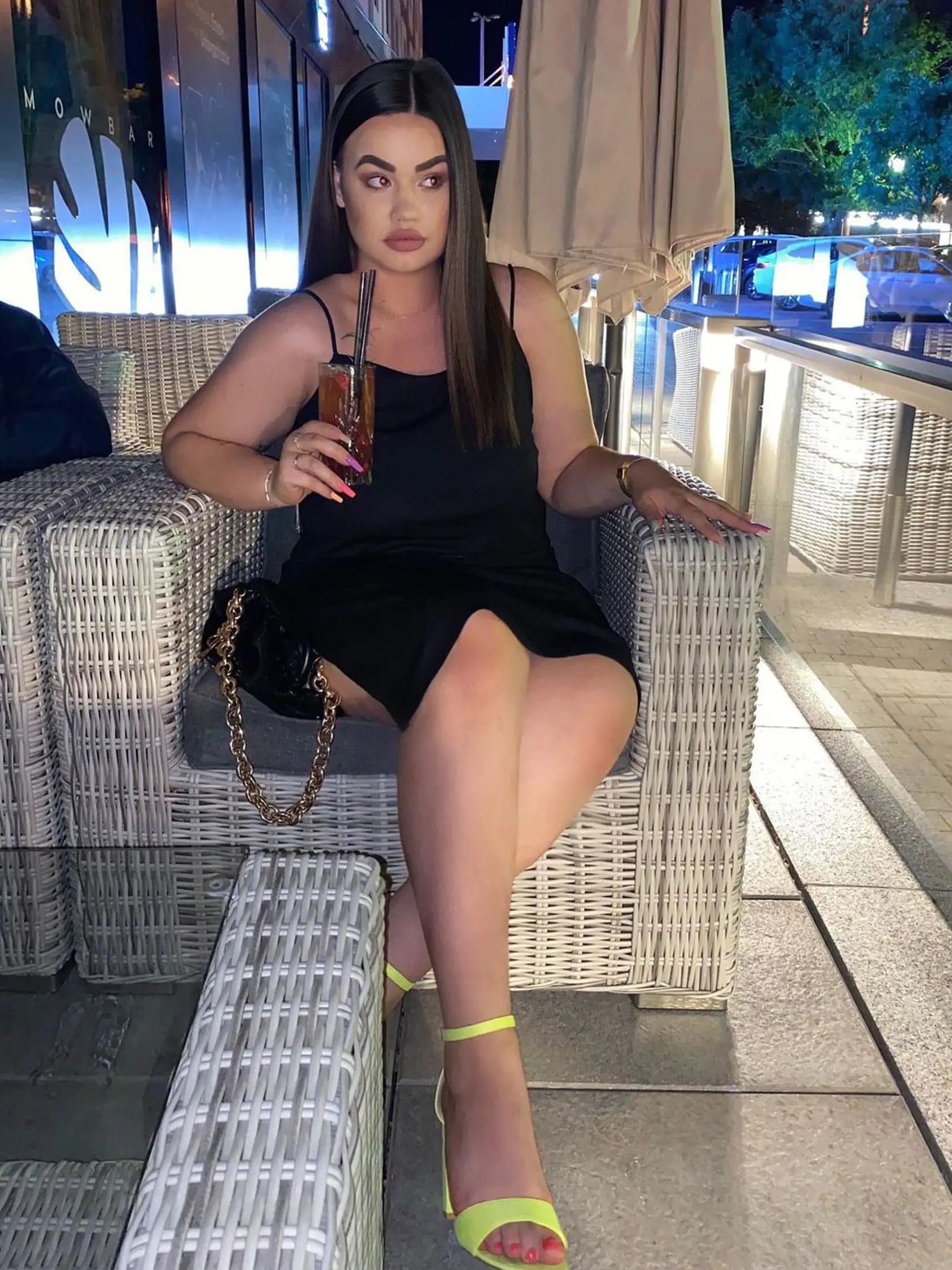 Bea sa zmenila na sexi kosť.