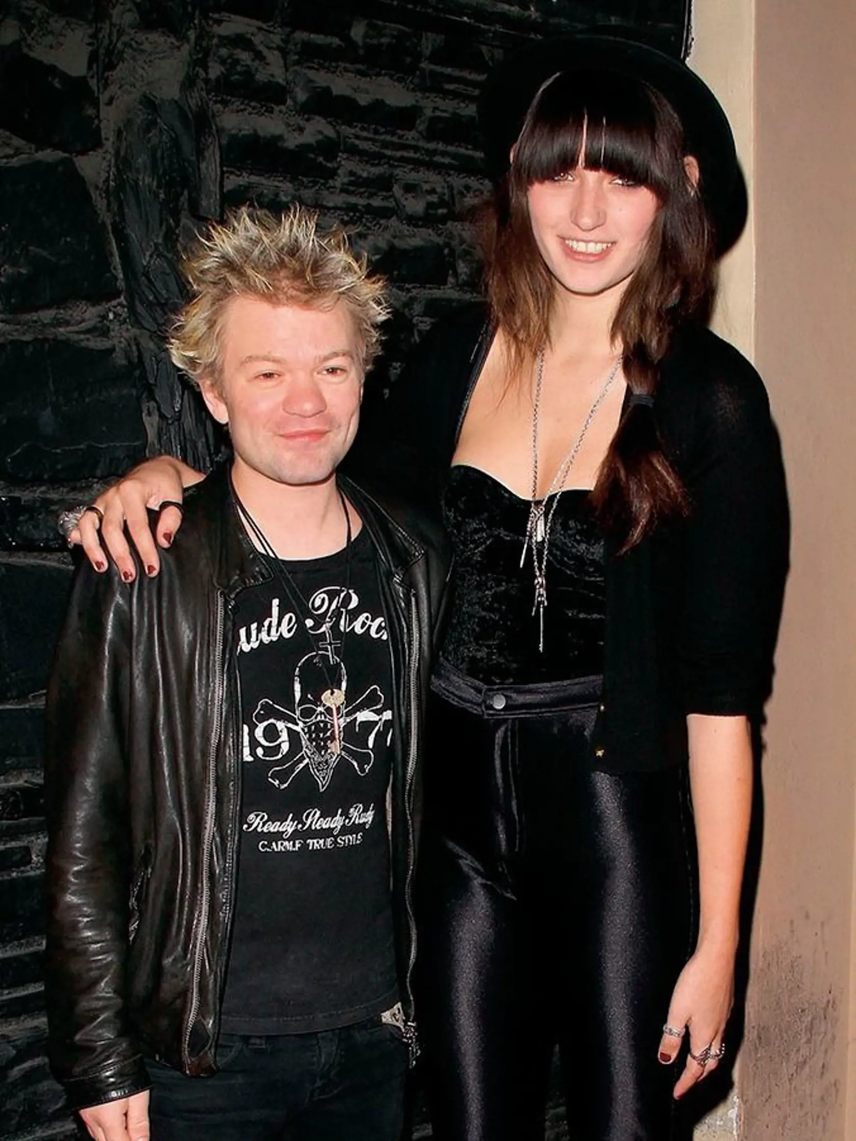 Deryck Whibley a Ari Cooper. V minulosti bol Deryck ženatý s Avril Lavigne.