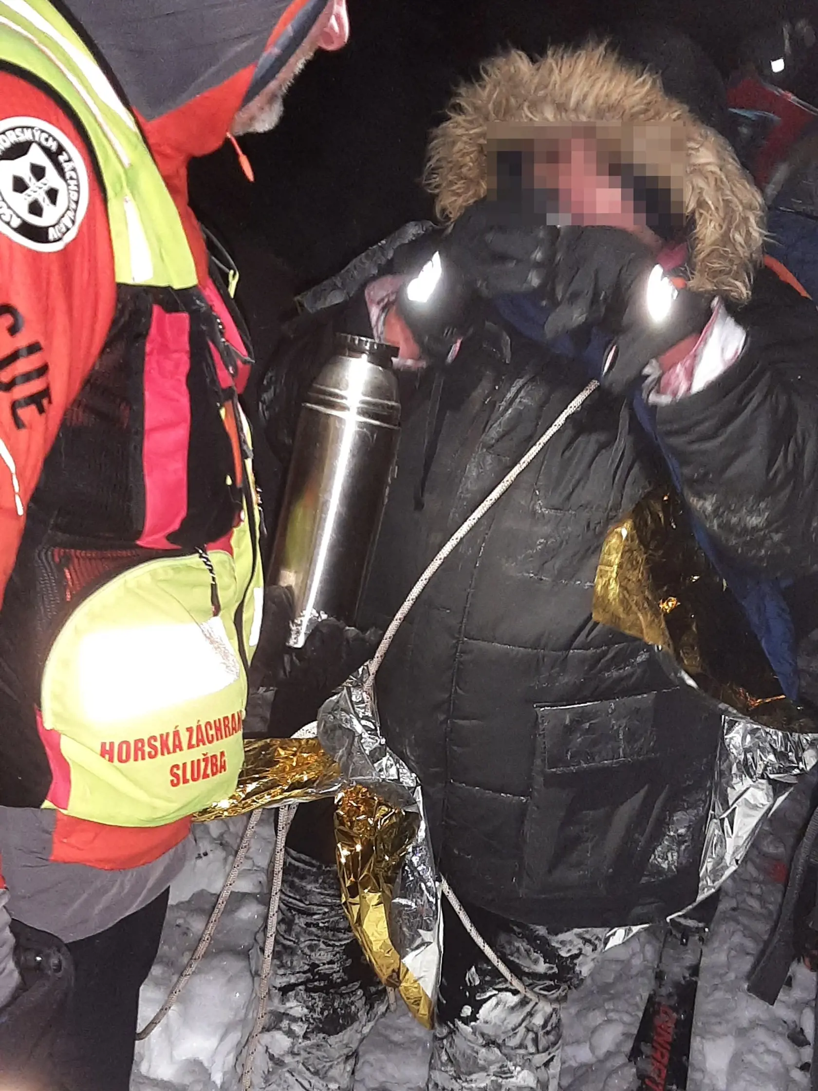 Matka zobrala svoje ročné dieťatko vo vysokom snehu a mrazoch k Popradskému plesu. Navyše otec dieťaťa, ktorý ich sprevádzal, váži 150 kg a v hlbokom snehu rýchlo stratil sily.