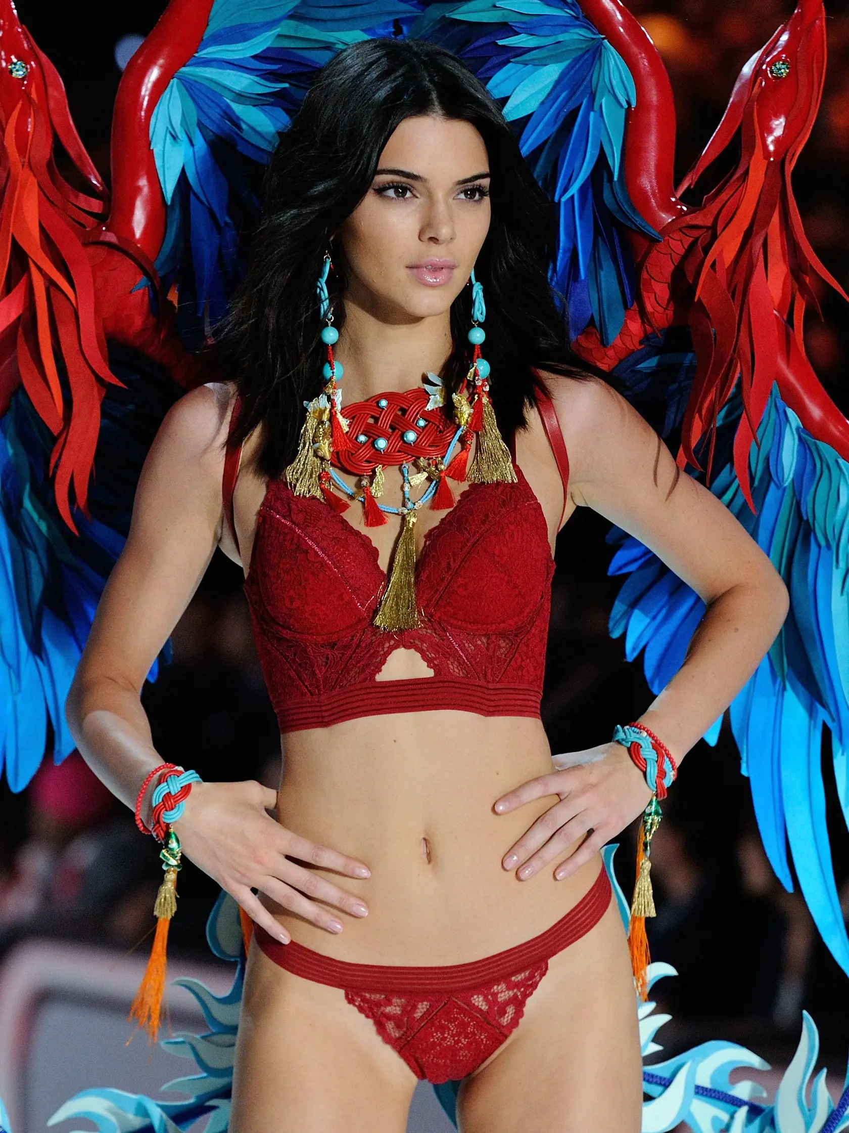 Kendall Jenner zahviezdila na parížskej šou značky Victoria's Secret.