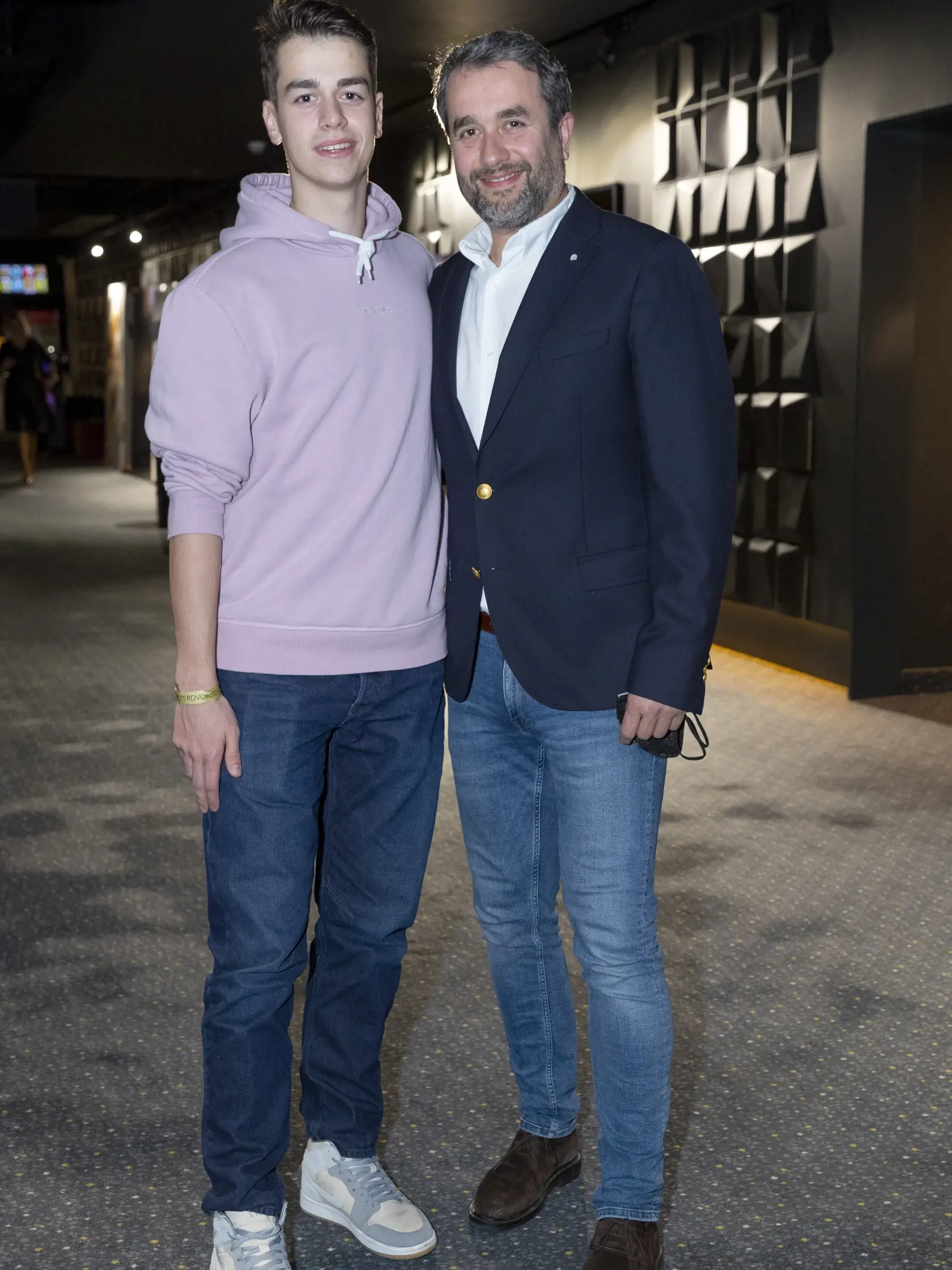 Peter Dvorský - film Ivety Malachovskej o legende slovenskej opery. Premiéra filmu v bratislavskom kine nákupného centra Bory Mall. Na snímke je Vladimír Kobielsky so synom Kristiánom.