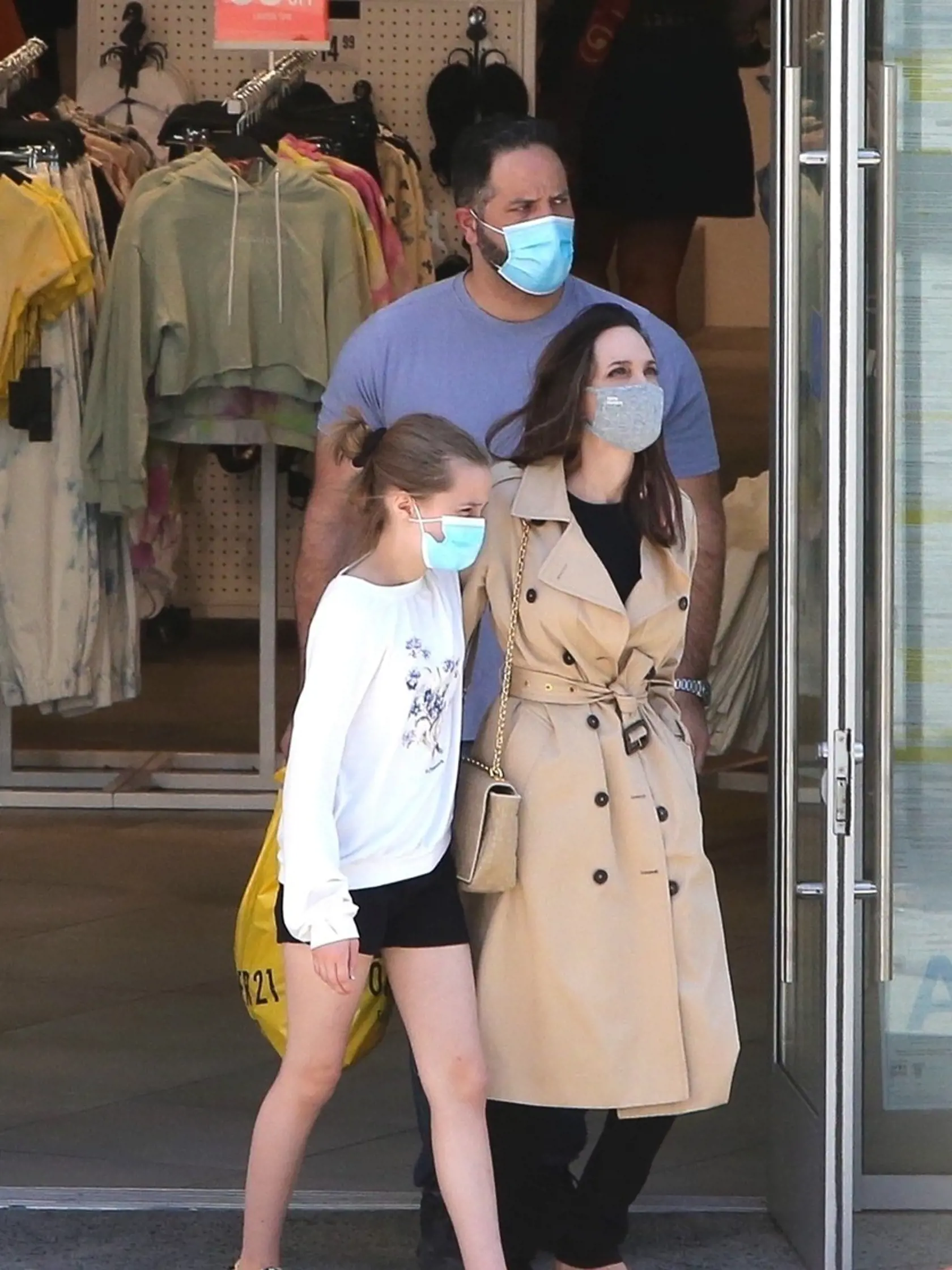 Herečka Angelina Jolie strávila deň s dcérou na nákupoch v Los Angeles.