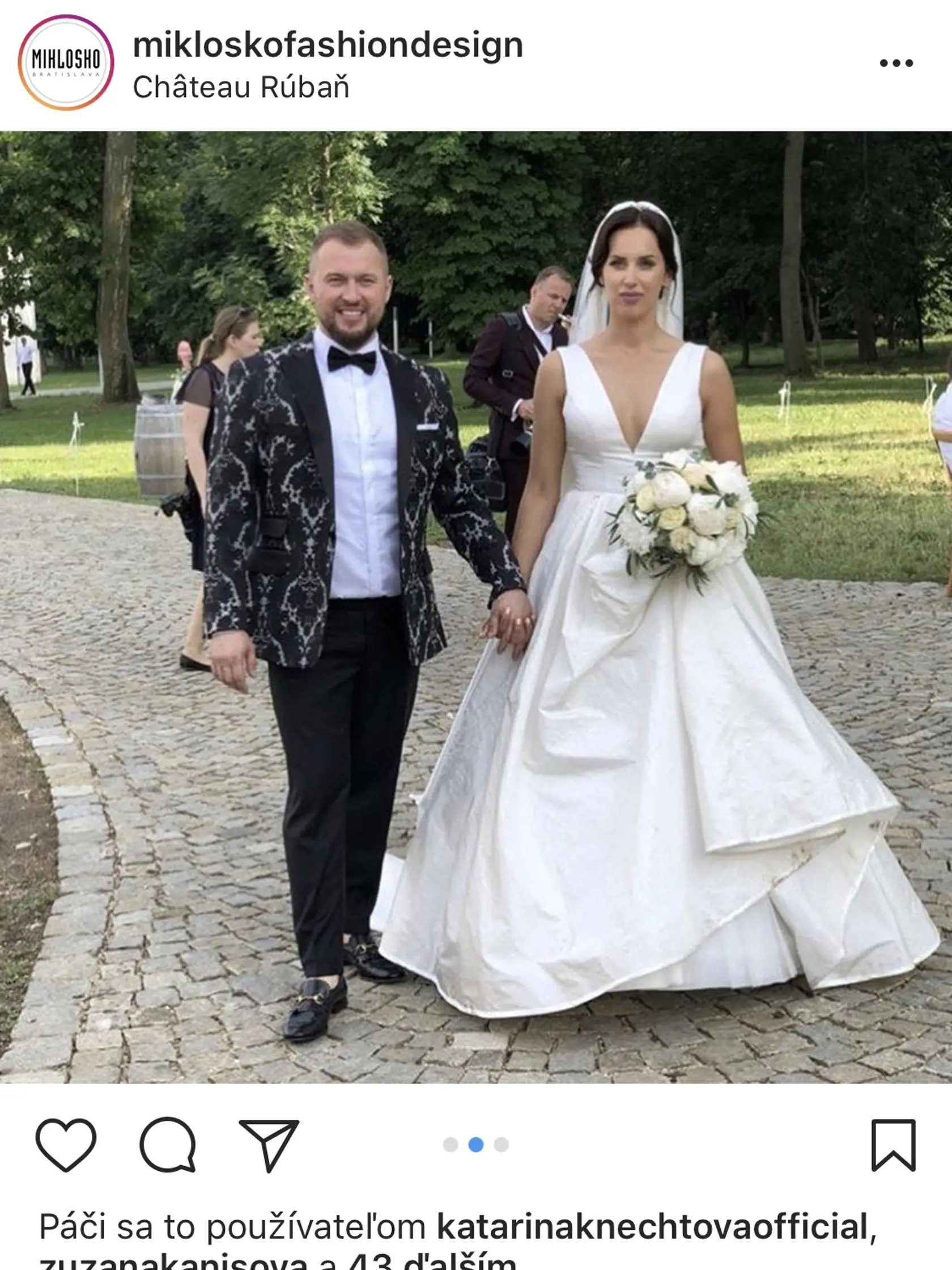 Jún 2018: Nevesta stavila na sexi dekolt.