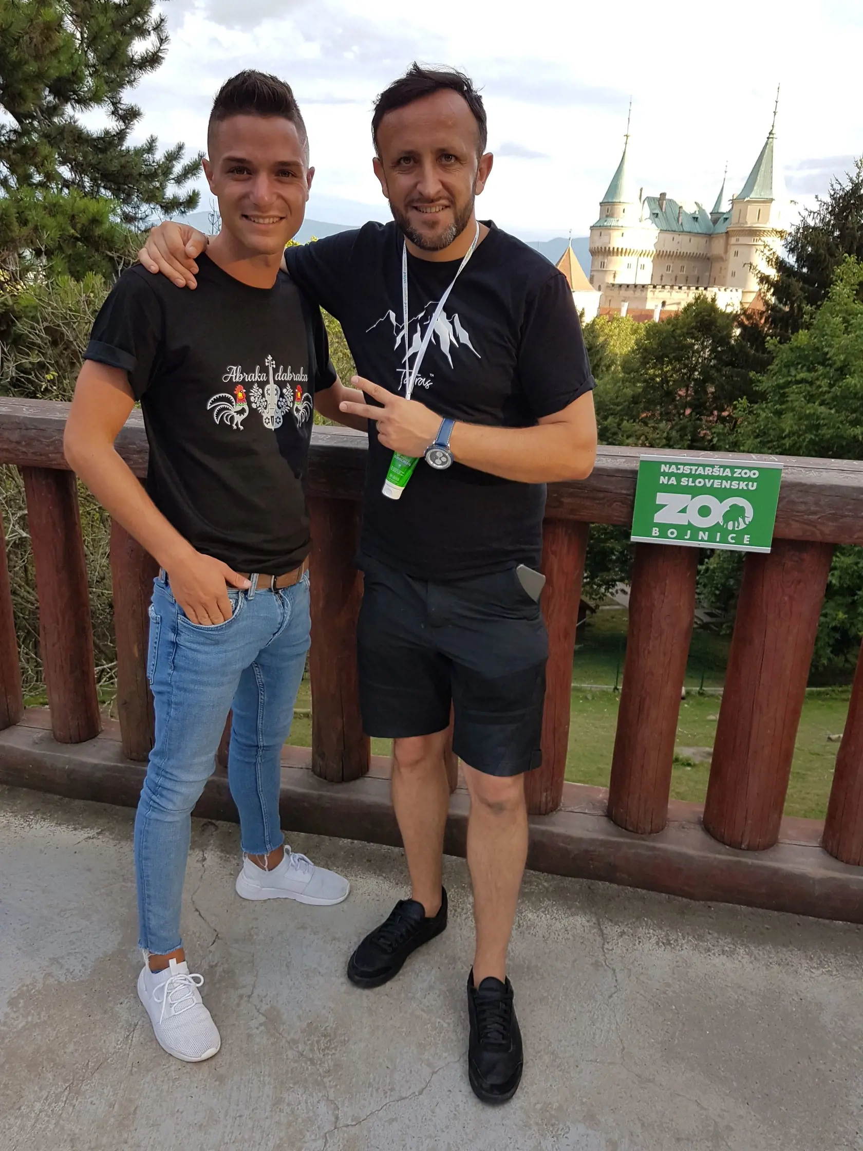 Takto to vyzeralo počas natáčania videoklipu k piesni, ktorú naspievali Onrej Kandráč a David Key.