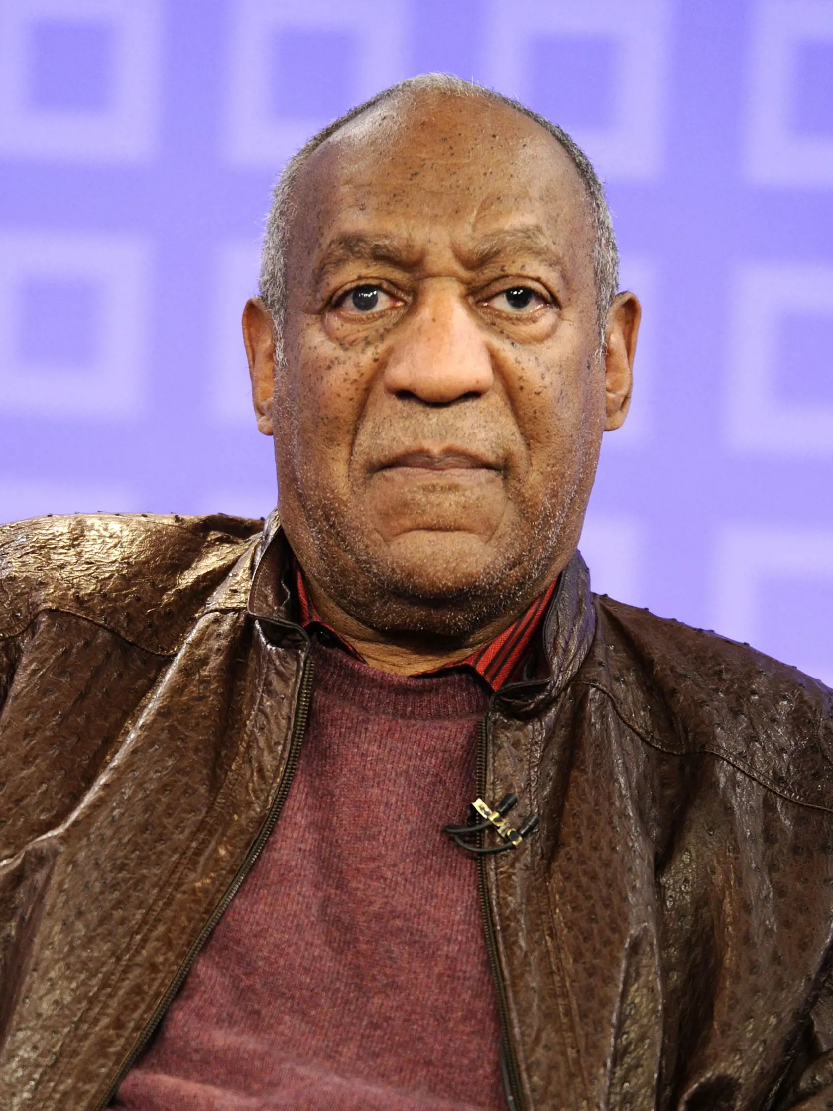 81-ročný komik Bill Cosby, známy zo sitkomu Show Billa Cosbyho, v roku 2004 zdrogoval a znásilnil ženu menom Andrea Constand.