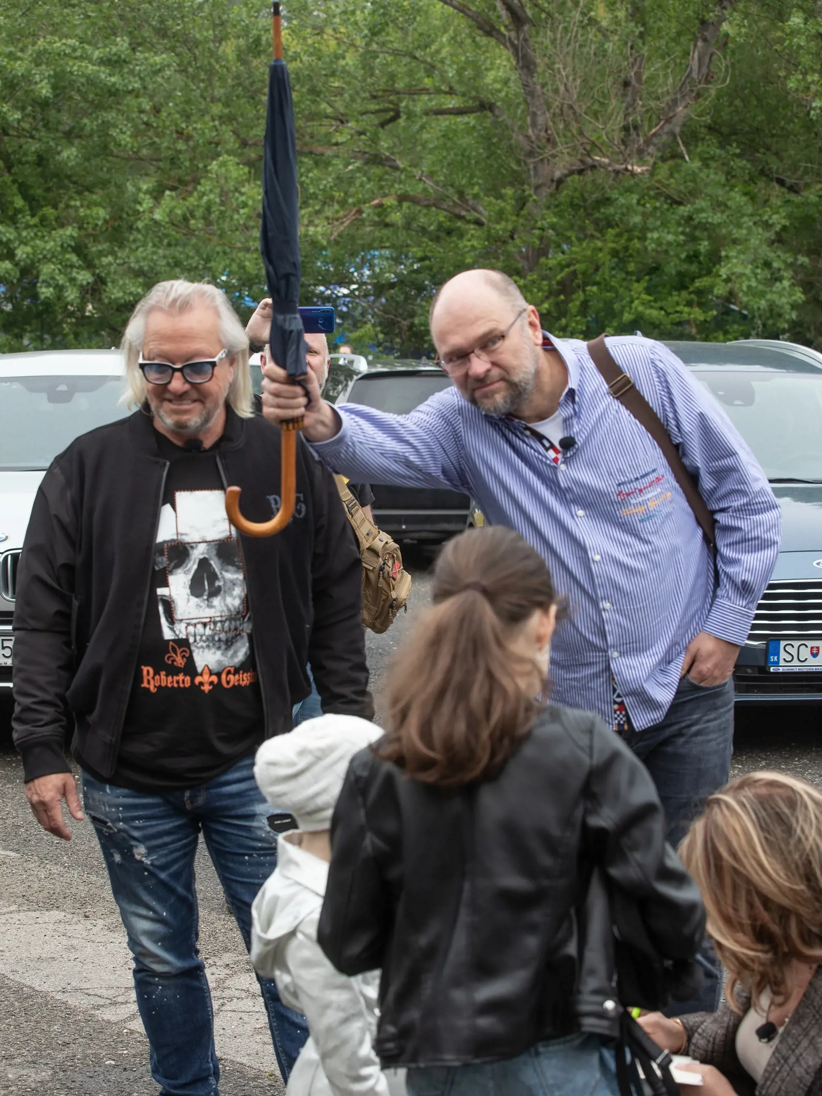 Na snímke je rodina Geissenovcov počas sobotňajšom výlete na hrad Devín. Geissenovcov sprevádzali minister hospodárstva Slovenskej republiky Richard Sulík a predseda Bratislavského samosprávneho kraja Juraj Droba.