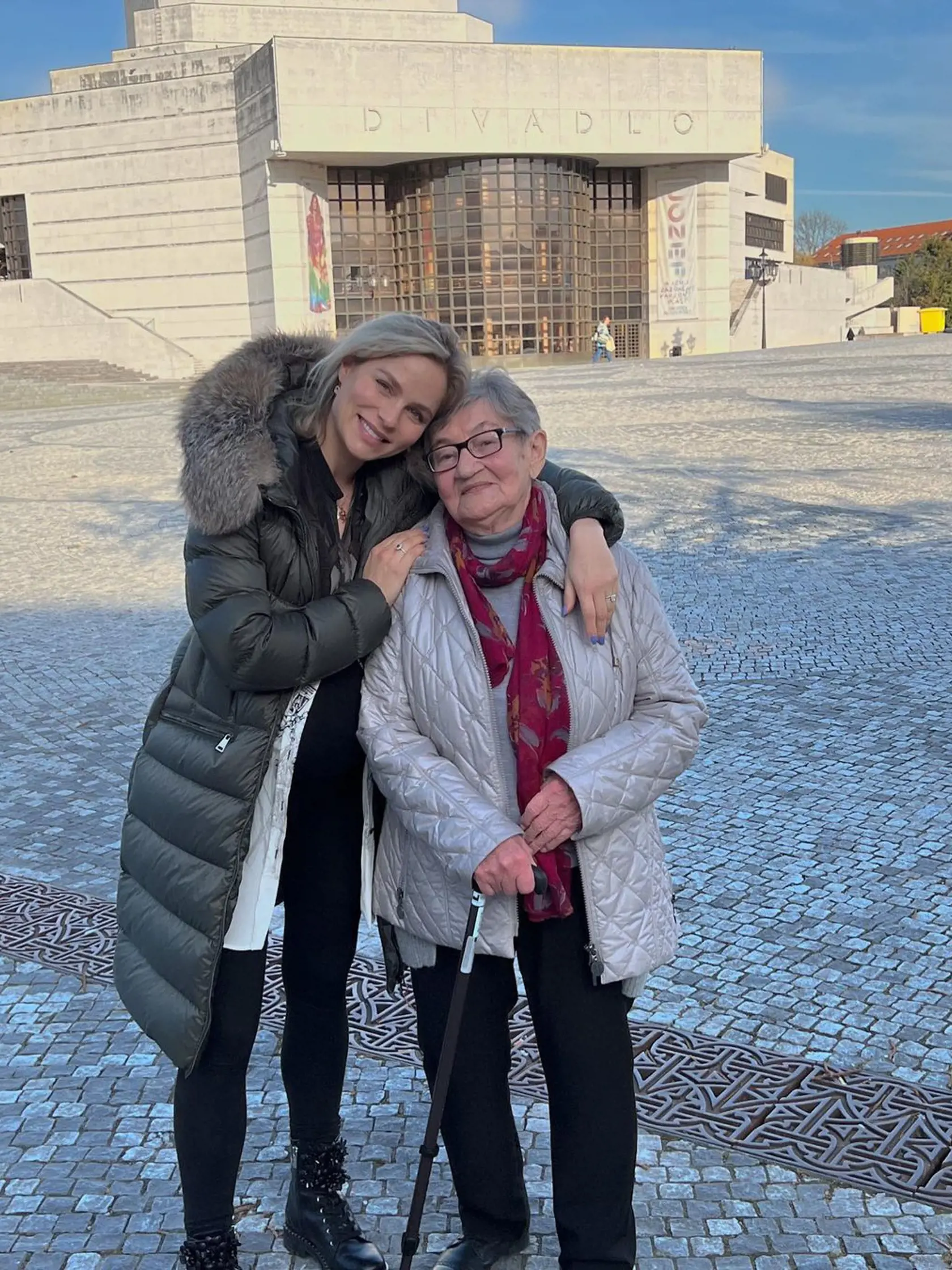 Ivana Gáborík s babičkou.