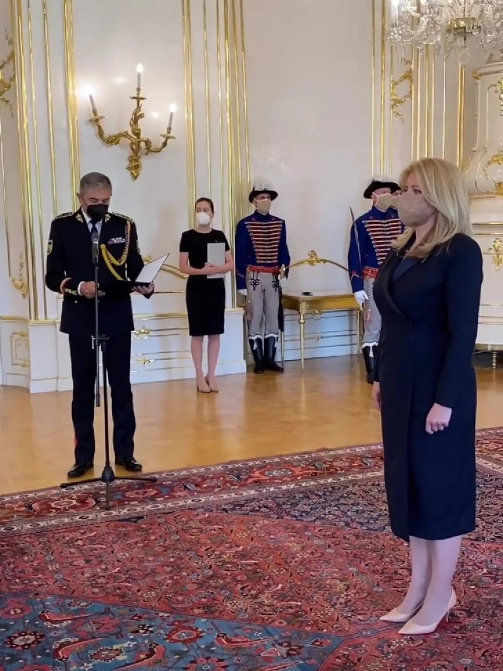Prezidentka SR Zuzana Čaputová sa počas dňa ako hlavná veliteľka Ozbrojených síl (OS) SR rozlúčila s brigádnym generálom Karolom Navrátilom. Ten po vyše 42 rokoch aktívnej služby v armáde odchádza do výslužby.
