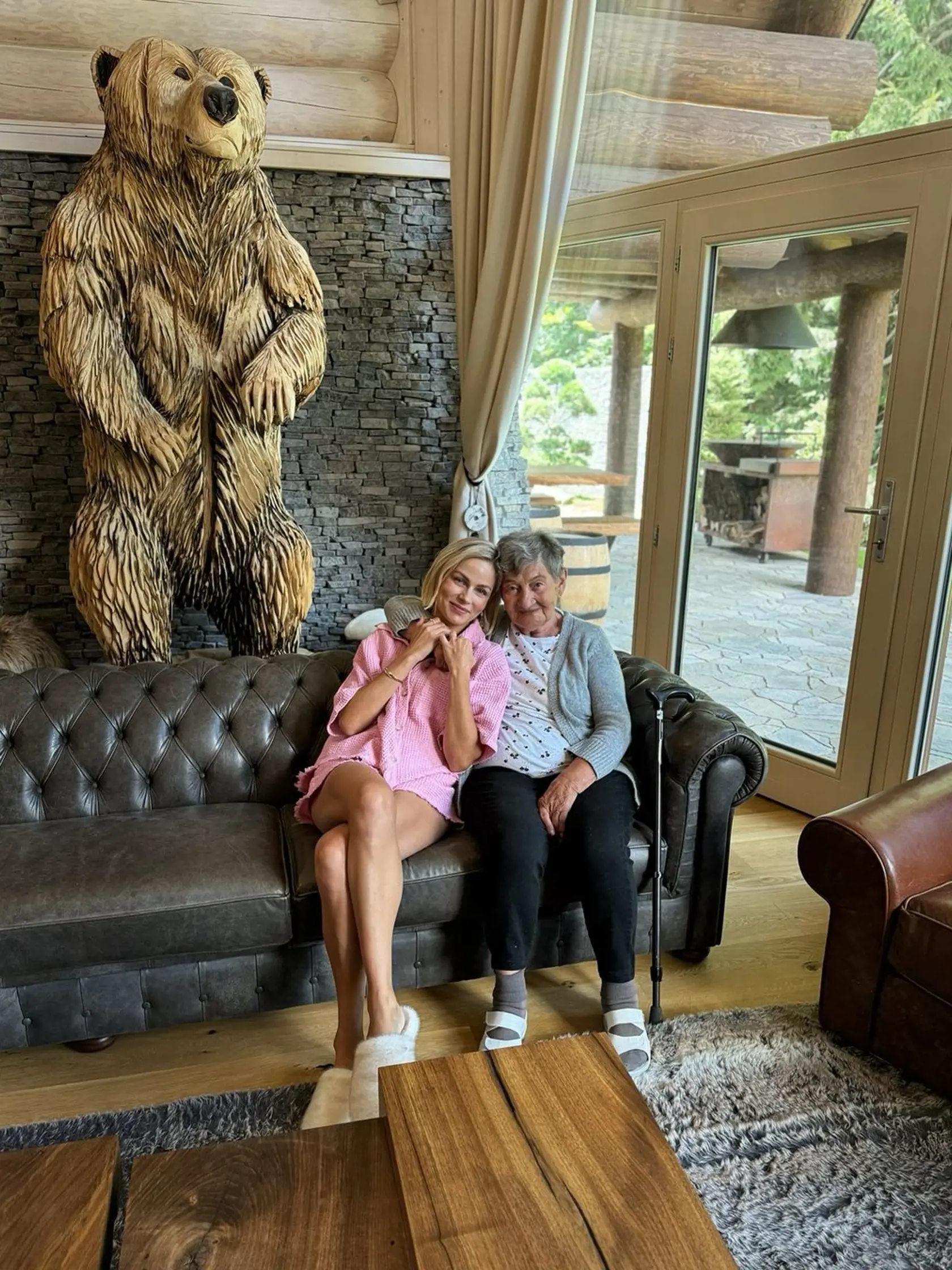 V luxusnej chate privítala aj svoju babičku.