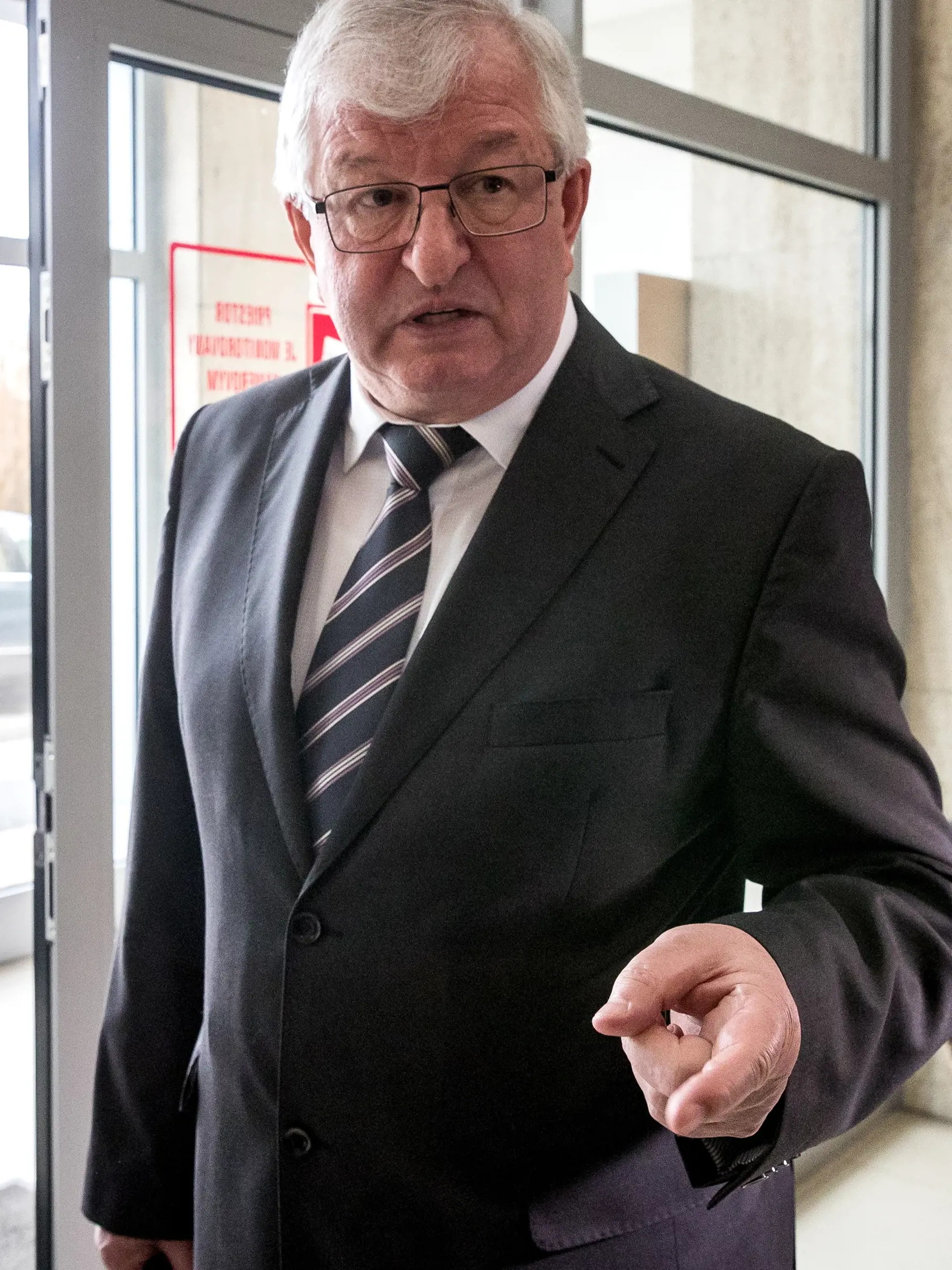 Prezident SR Andrej Kiska vypovedal na Okresnom súde v Poprade vo veci sporného pozemku v katastri obce Veľký Slavkov. Na snímke je obhájca Andreja Kisku Ján Mazák.