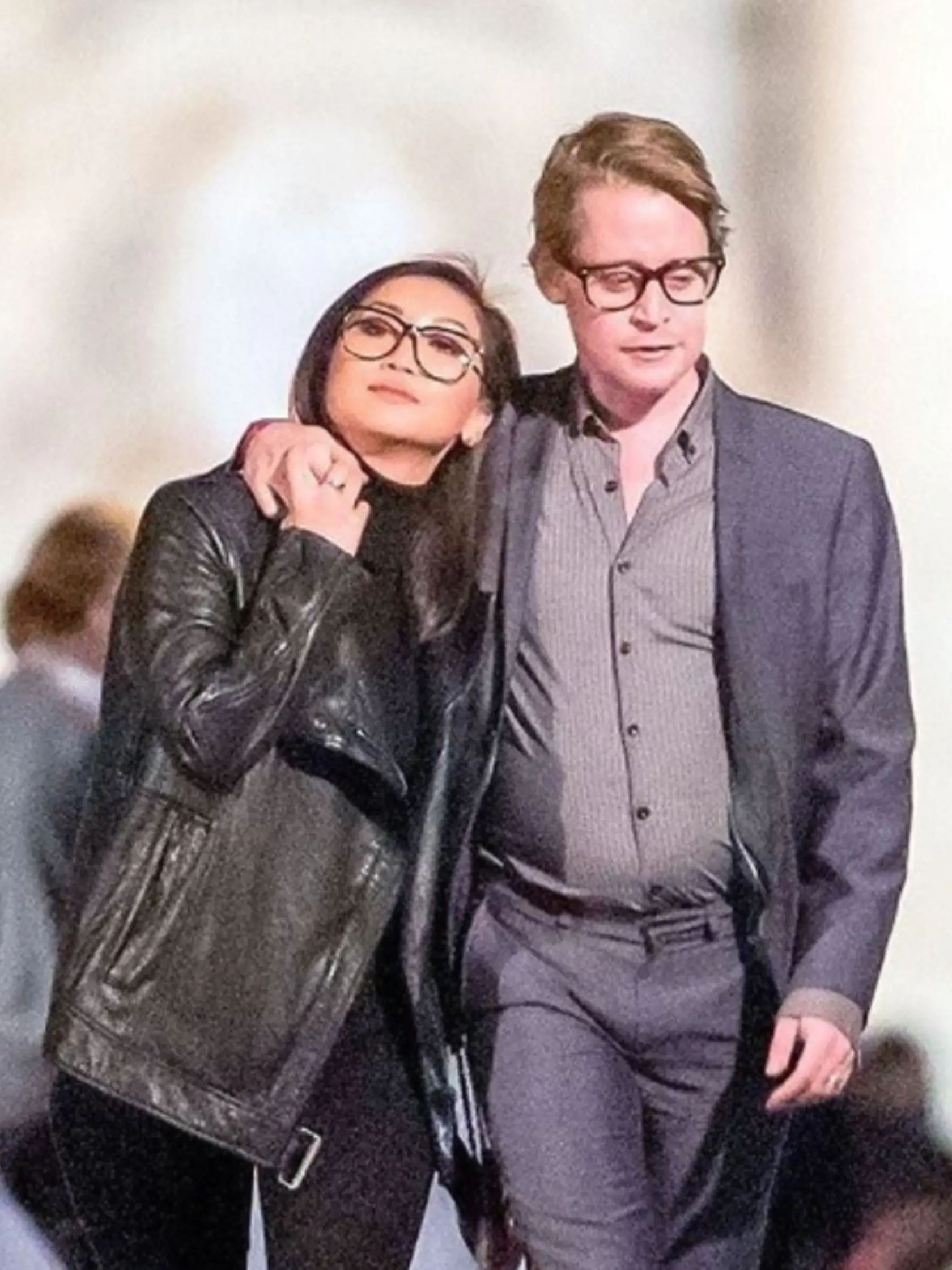 Macaulay Culkin s terajšom priateľkou Brendou Song. 
