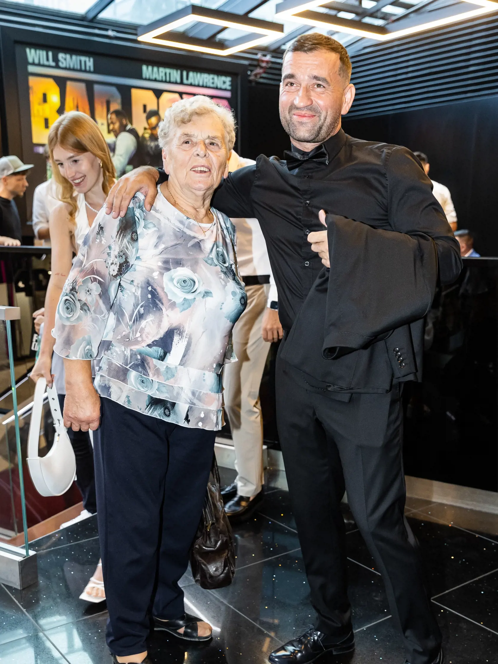 Premiéra filmu “MIKI” v Bratislave. Na snímke Milan Ondrík s mamou.