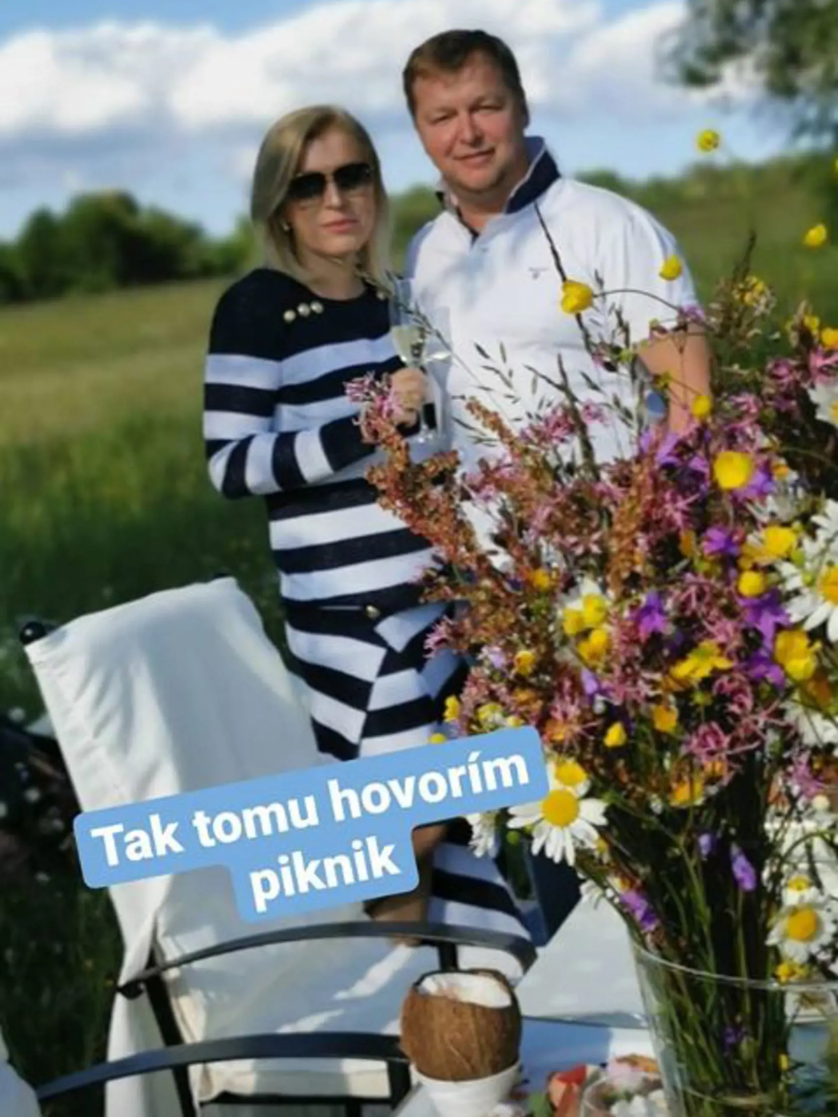 Dvojicu čakala takáto romantika na lúke.