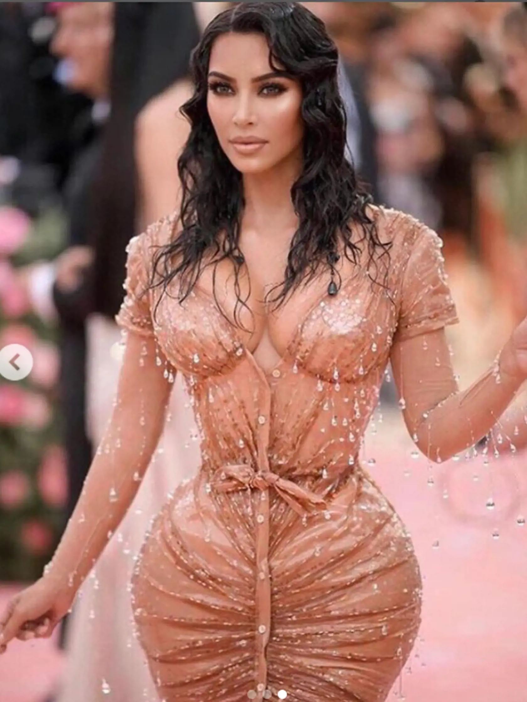 Nahé šaty Kim Kardashian