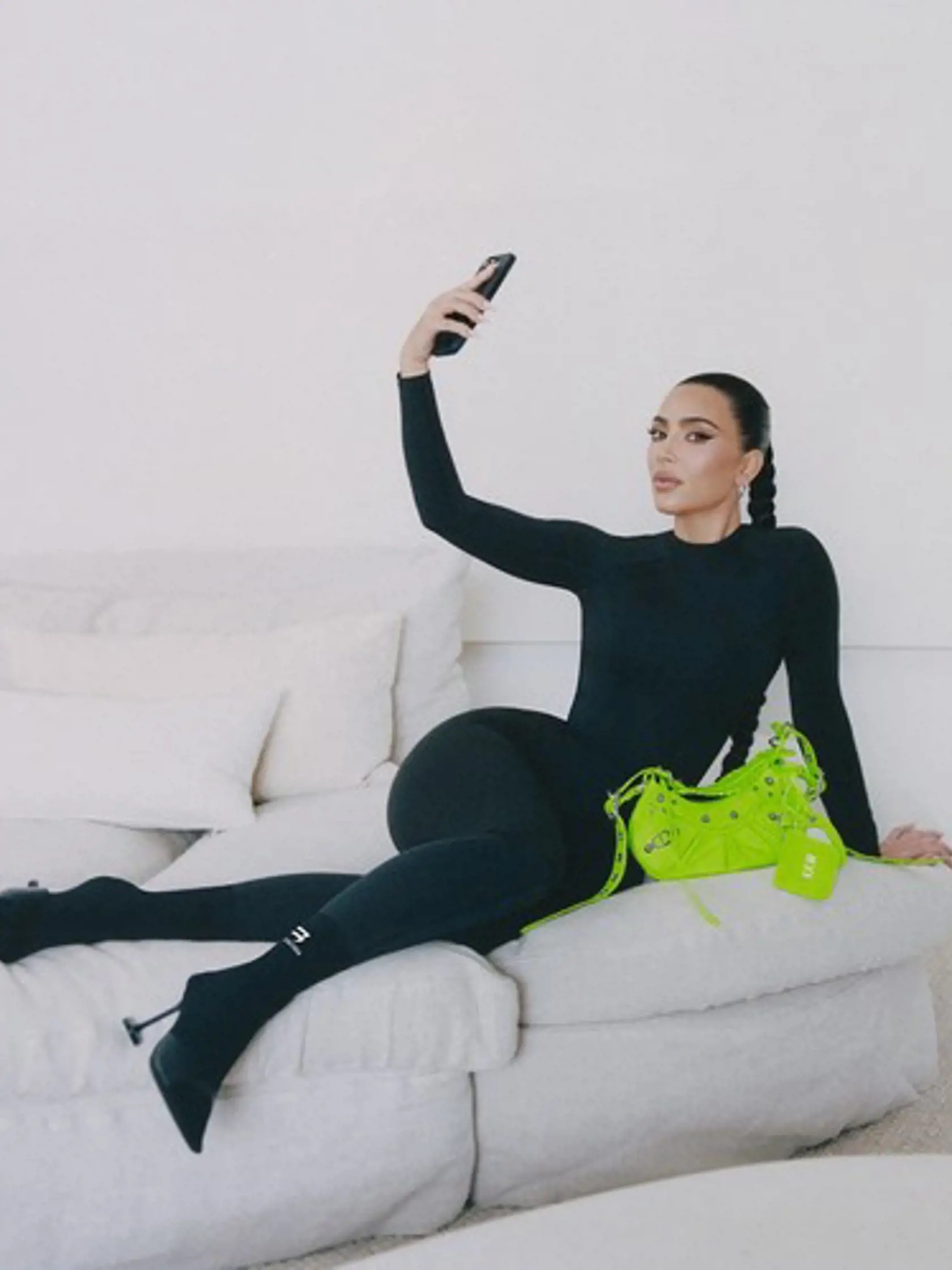 Kim Kardashianová je zrejme osudovou ženou Kanye Westa. Všetky jeho priateľky sú jej totiž veľmi podobné.