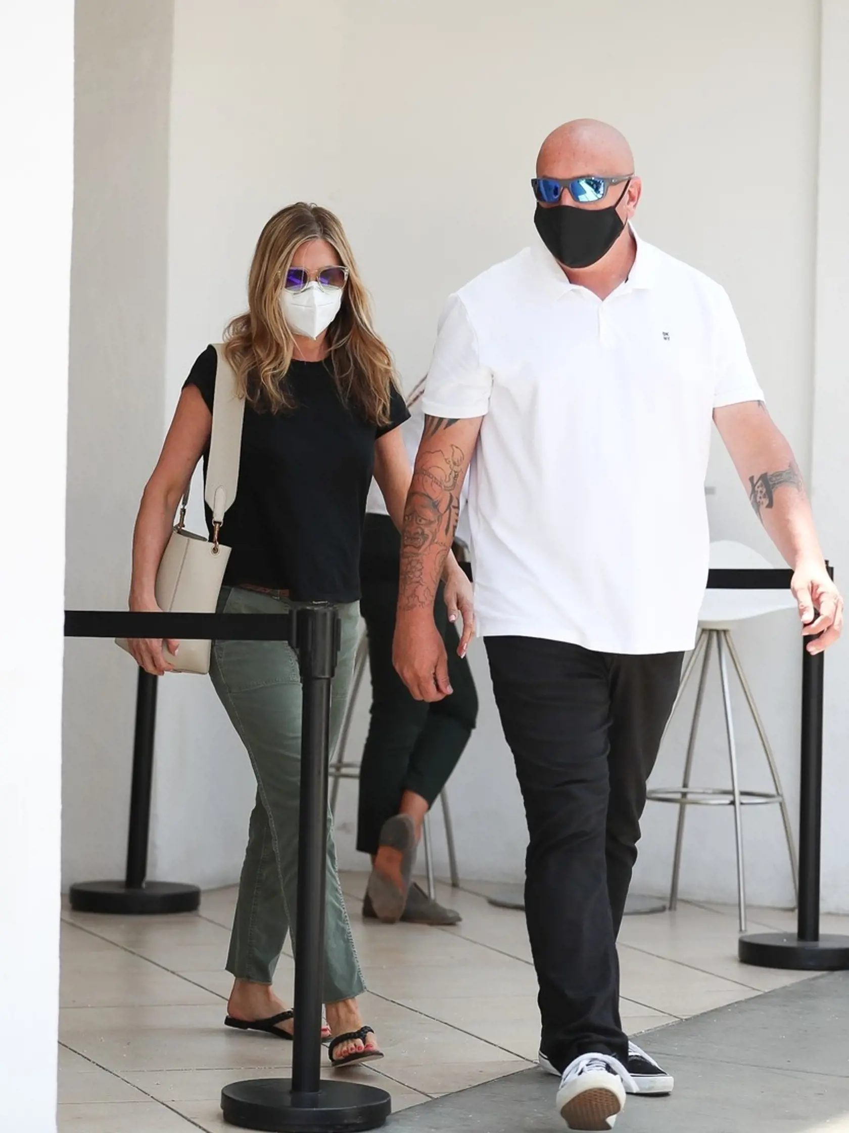 Jennifer Aniston opúšťa dermatologické centrum v Beverly Hills.