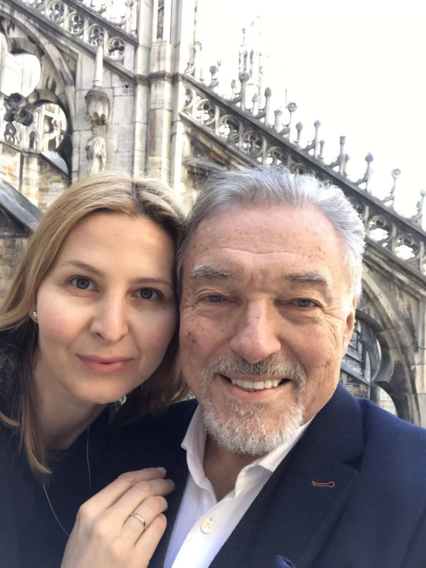 Karel Gott si nechal na sklonku života narásť briadku a na hlave mu pribudli šediny