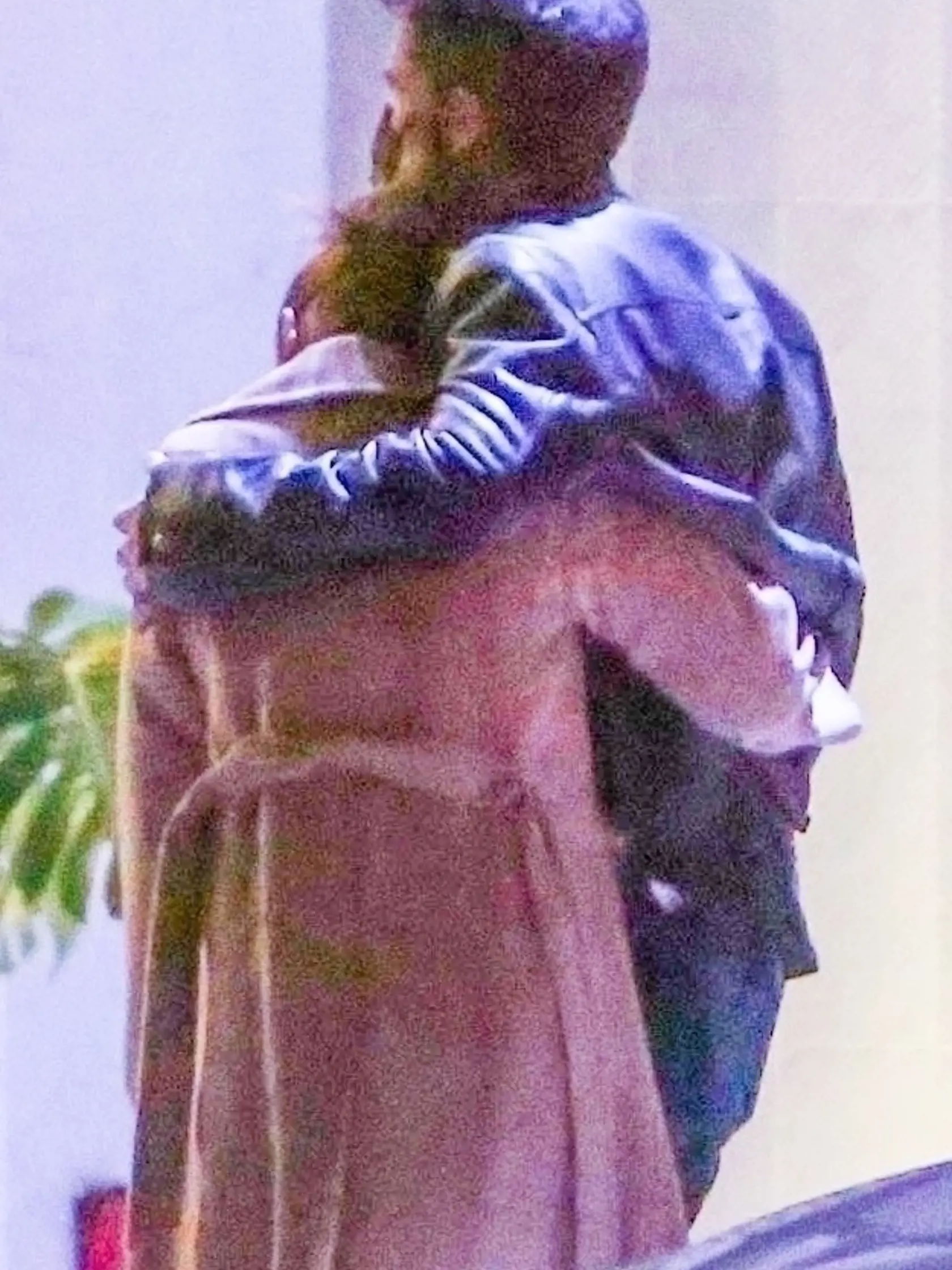 Jennifer Lopez a  Ben Affleck pôsobia veľmi zamilovane.