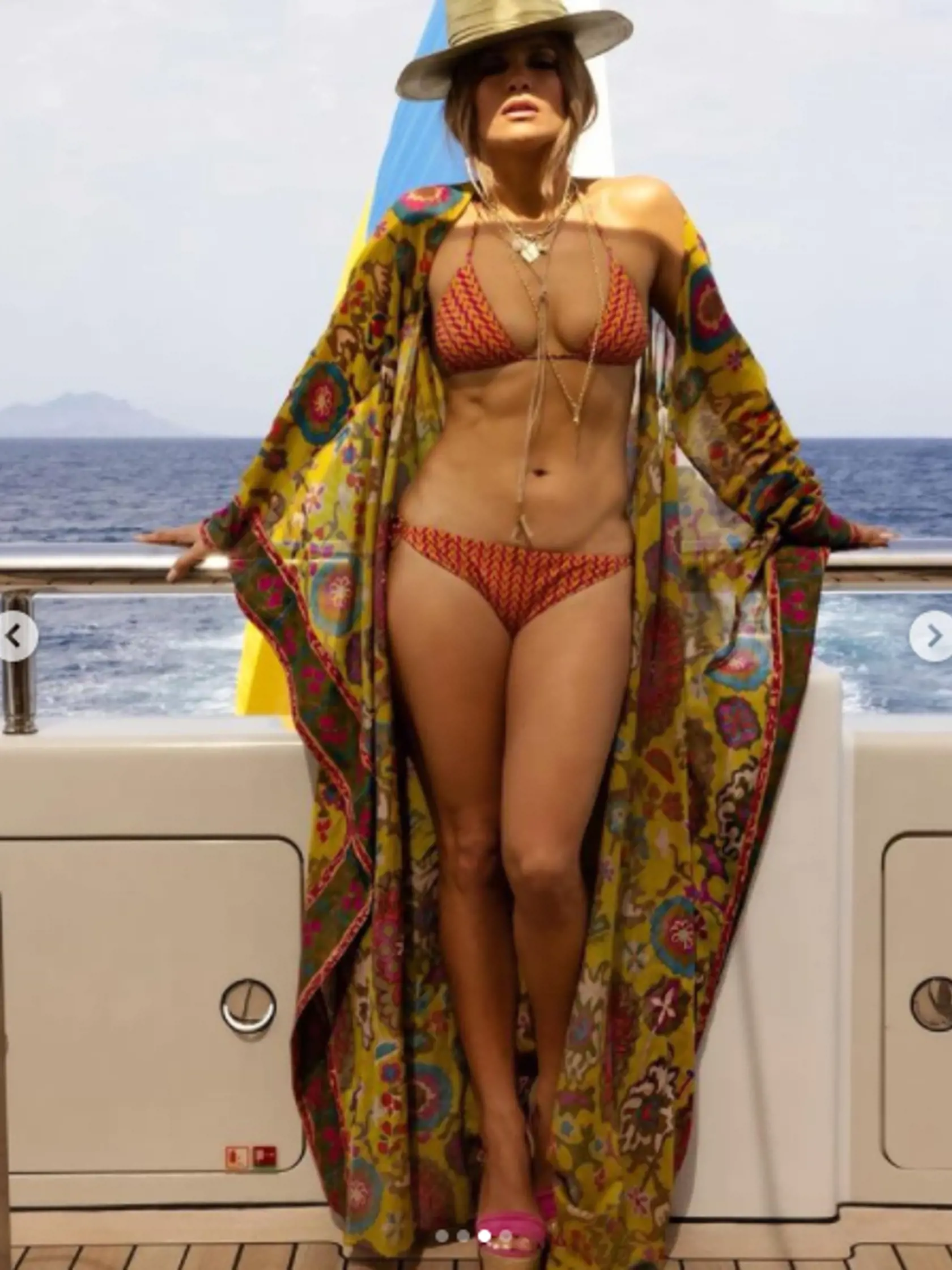 Jennifer Lopez spravila sériu horúcich fotografií na palube prenajatej jachty.