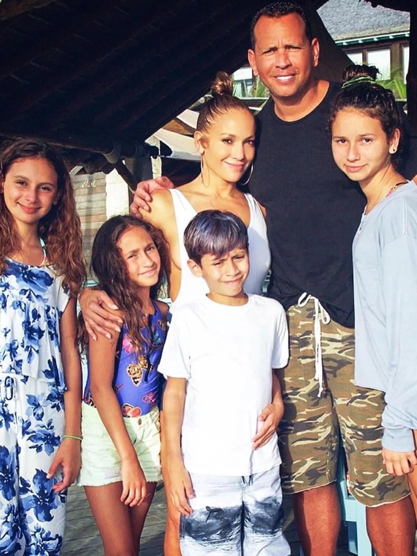 Rok po romantických zásnubách na pláži latino diva Jennifer Lopez (51) potvrdila, že medzi ňou a Alexom Rodriguezom (45) už nič nie je.