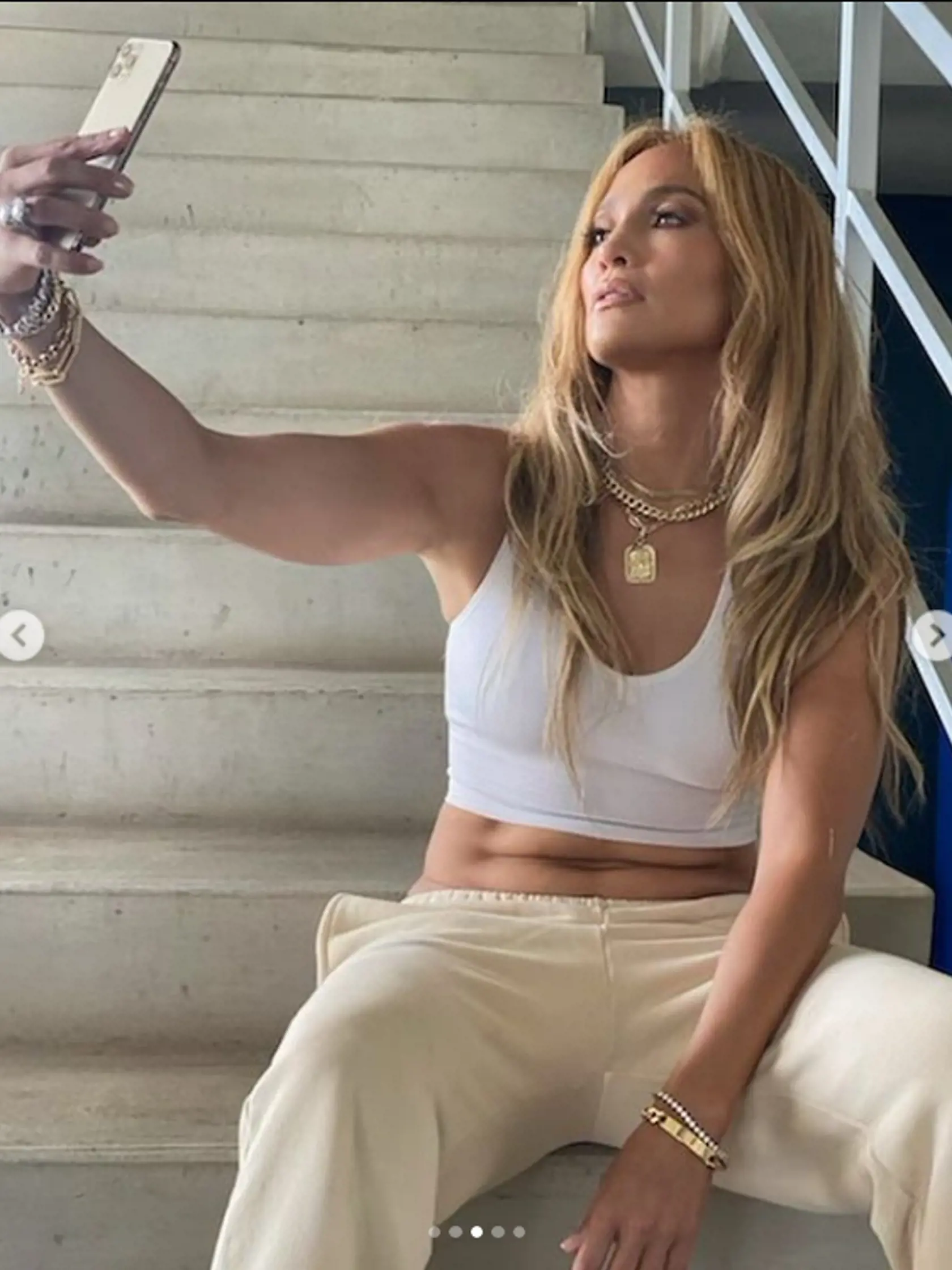 Jennifer Lopez sa pochválila dokonalou postavou, najviac vám udrie do oka to neskutočne ploché brucho. Má 51 rokov, ale pri tom čísle len krútime hlavou... Je to bohyňa!