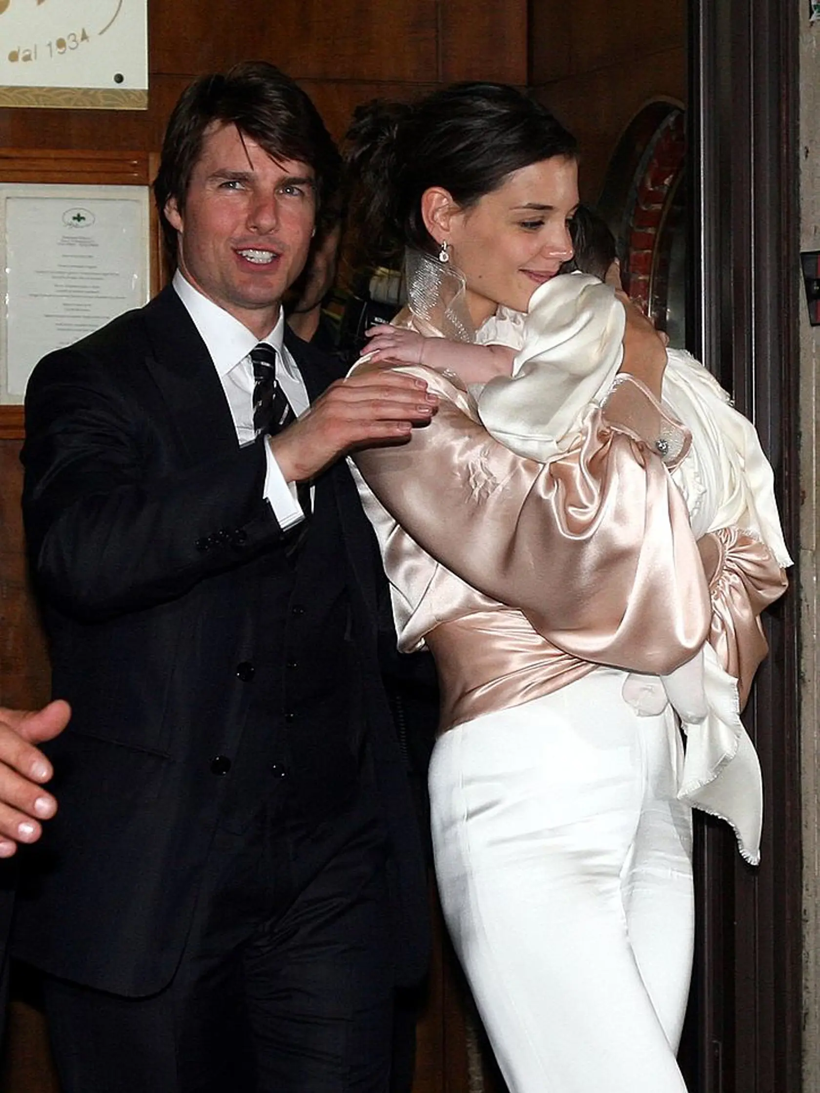 Tom Cruise a Katie Holmes s dcérou Suri boli rozkošnou rodinou. Keď mala Suri 6 rozviedli sa, otca odvtedy nevidela.