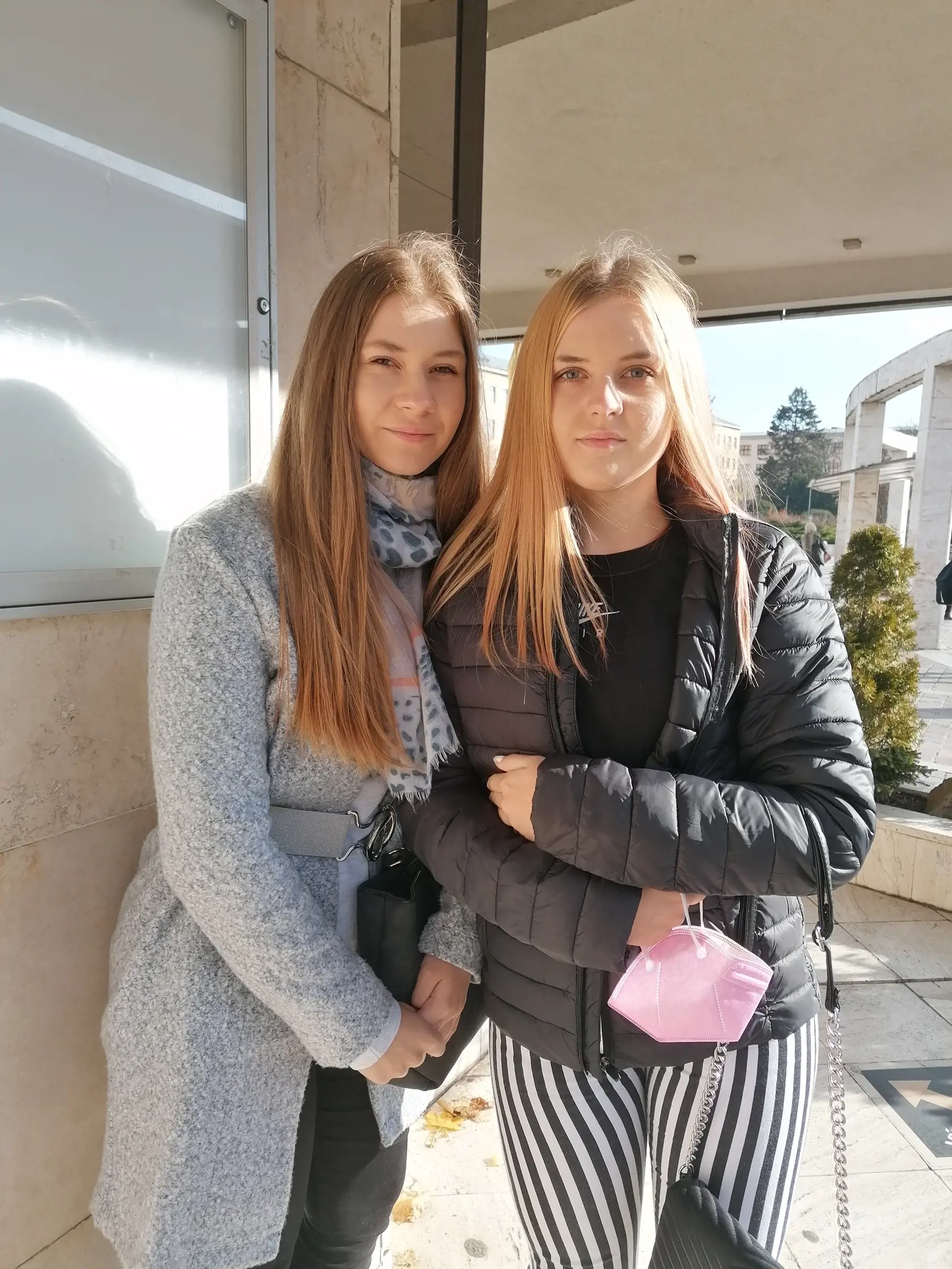 Alexandra a Viktória vyrástli v nádherné tínedžerky. Obe študujú na strednej zdravotníckej škole a chcú sa stať lekárkami.