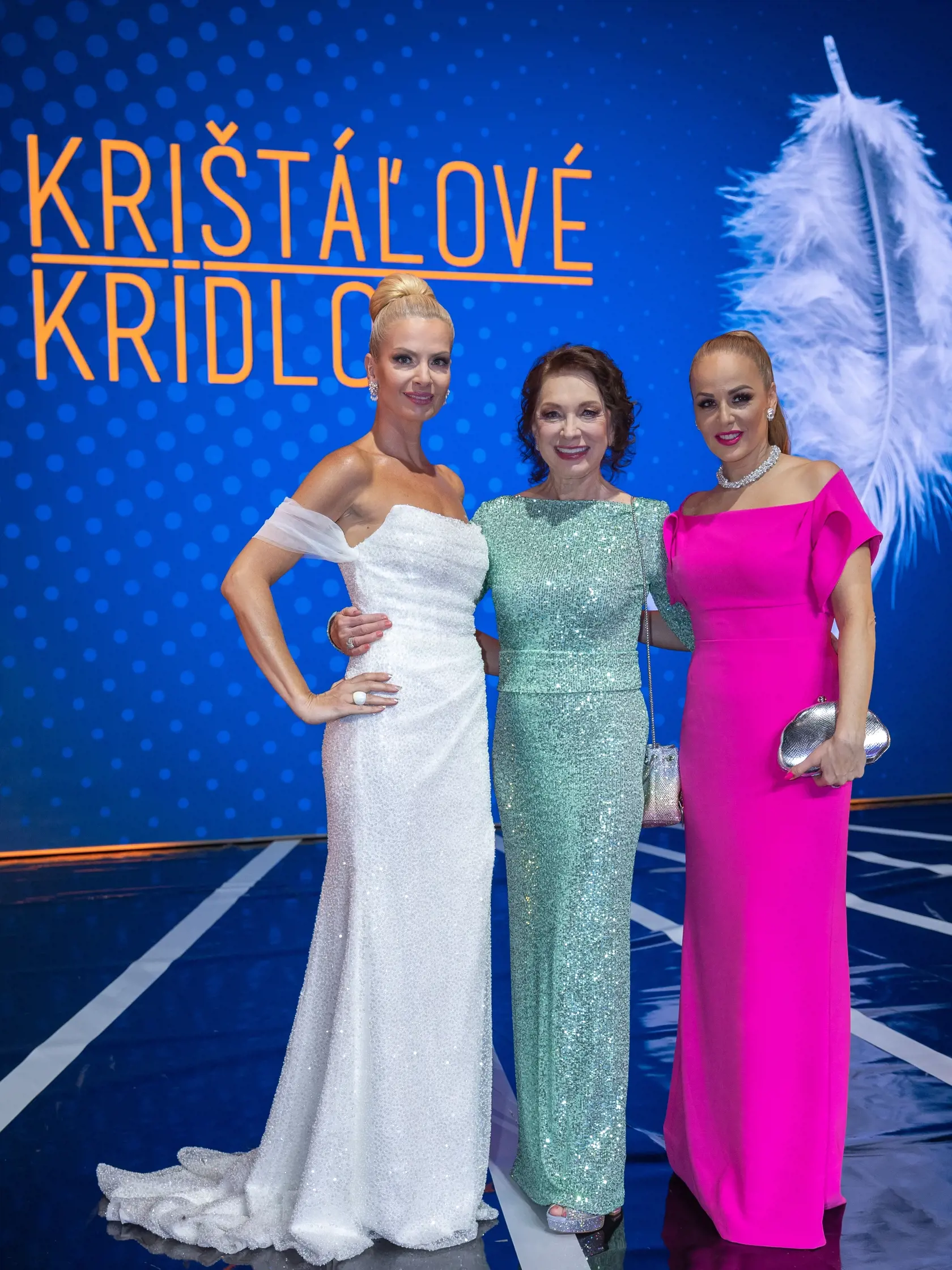 Náročný víkend: Marianna Ďurianová deň predtým moderovala Krištáľové krídlo. Na snímke je Marianna Ďurianová, Mária Vaškovičová a Karin Haydu.