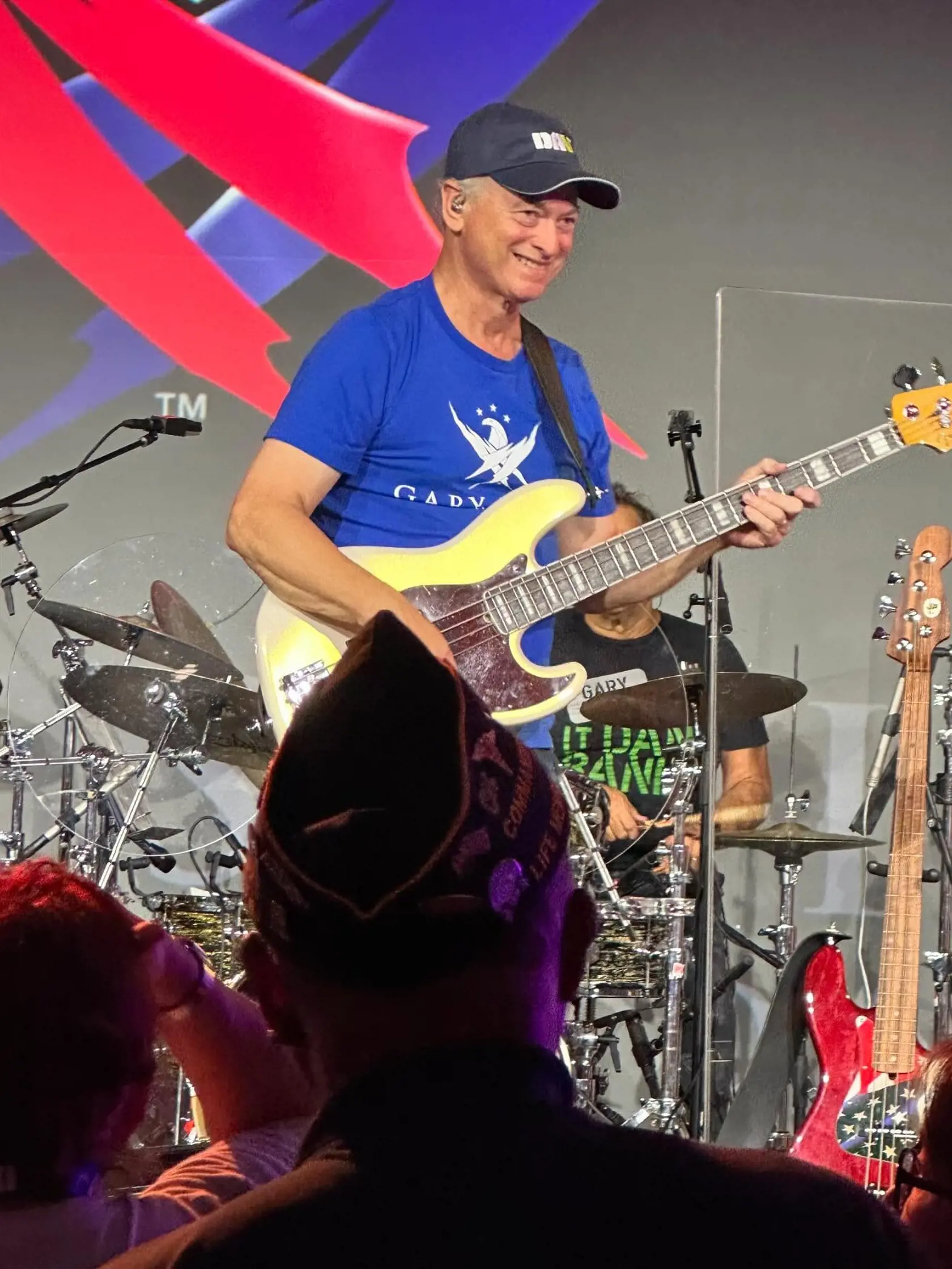 Herec Gary Sinise je tiež nadaným hudobníkom. So skupinou Lt. Dan Band, pomenovanej podľa poručíka Dana z Forresta Gumpa, hráva na vojenských základniach. 