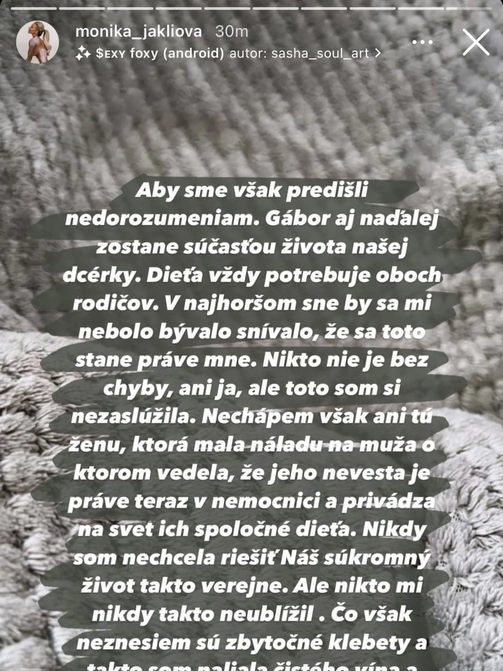 Borárosova partnerka Jákliová informovala o údajnej nevere bojovníka na sociálnej sieti.