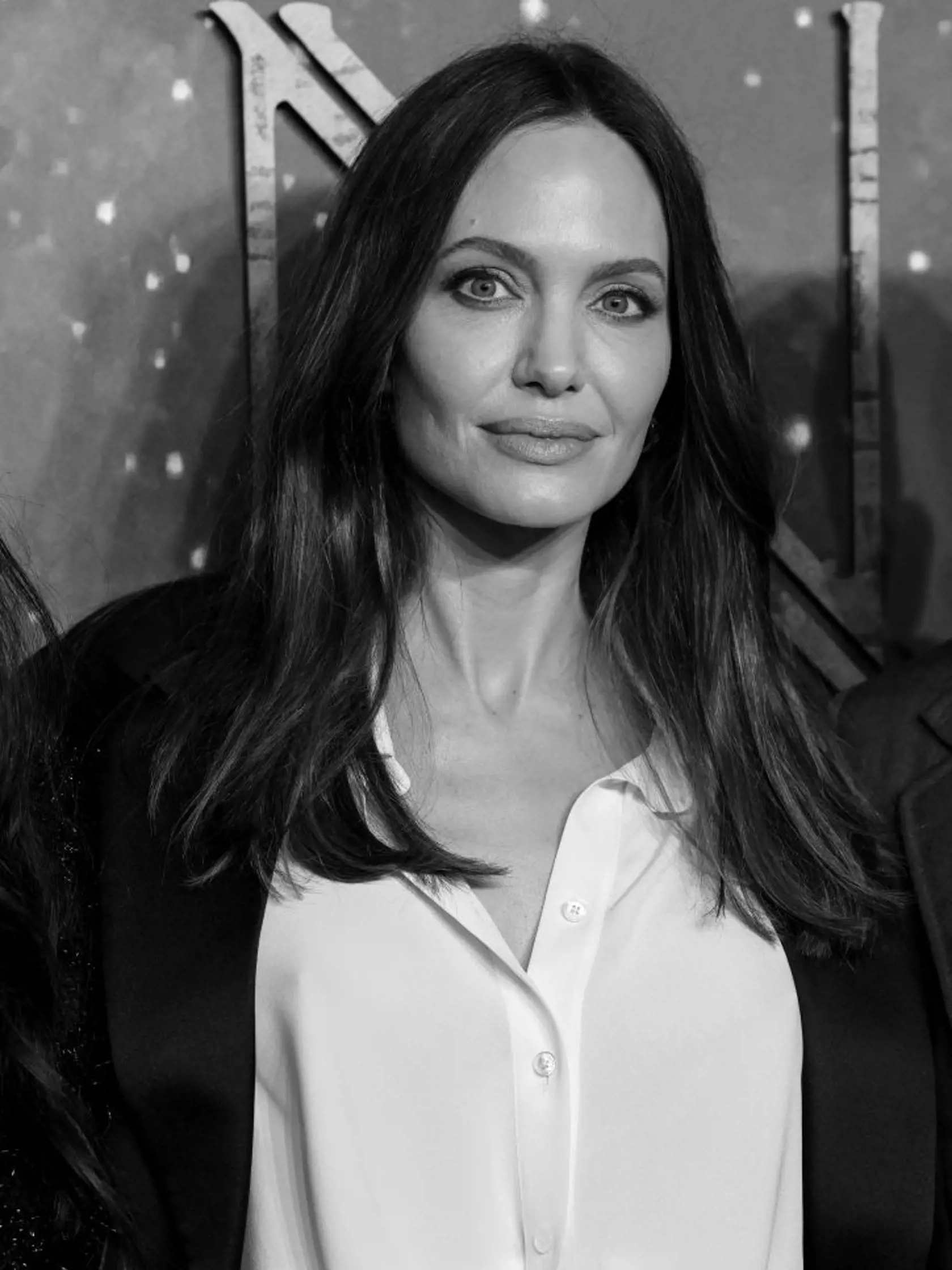 Angelina dnes. Je veľmi vychudnutá a pôsobí utrápene.