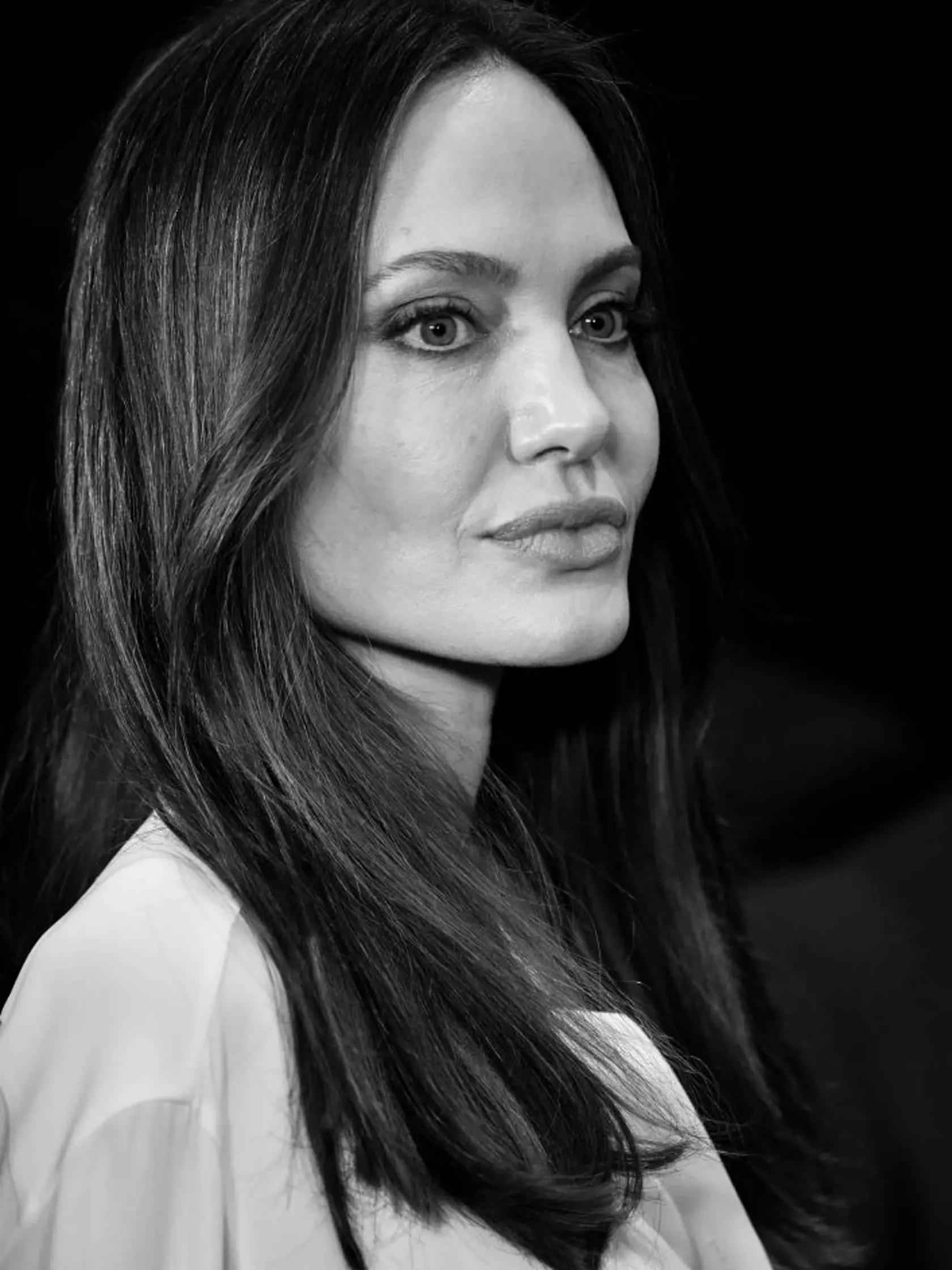 Angelina dnes. Je veľmi vychudnutá a pôsobí utrápene.