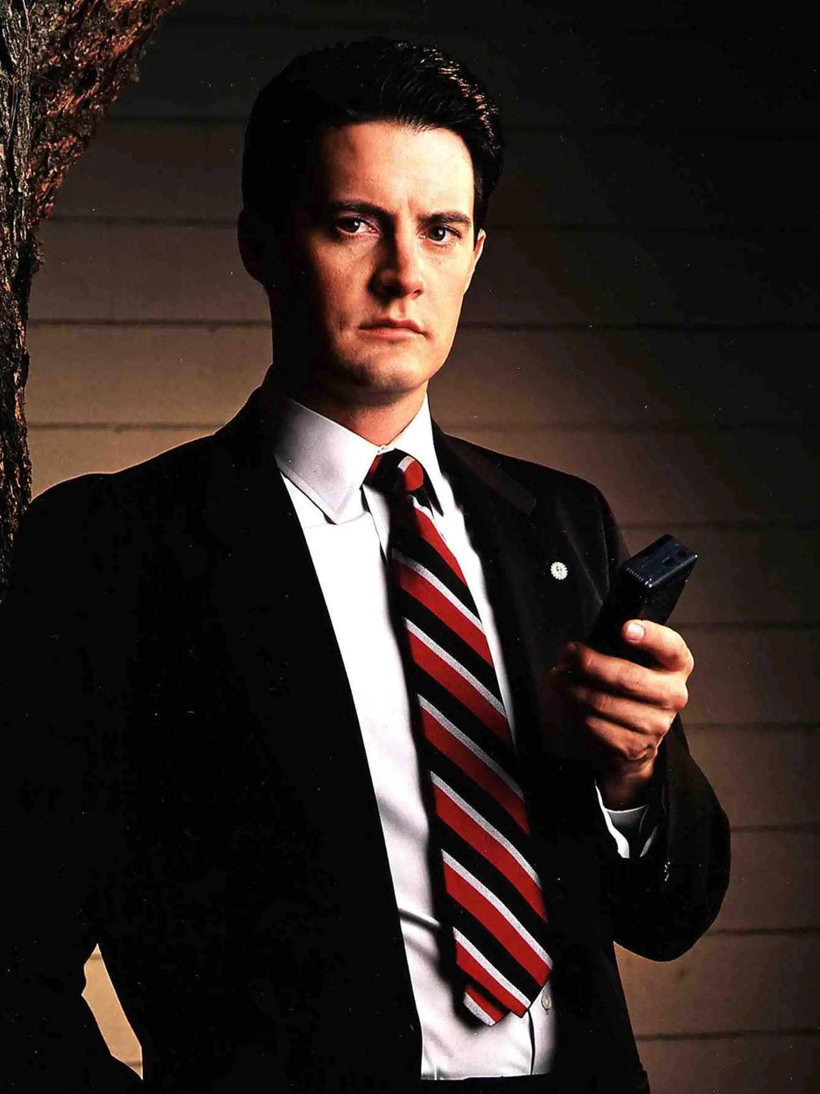 Kyle MacLachlan dostal hlavnú úlohu – ako špeciálny agent FBI Dale Cooper bol poverený vyšetrovaním vraždy Laury Palmer.