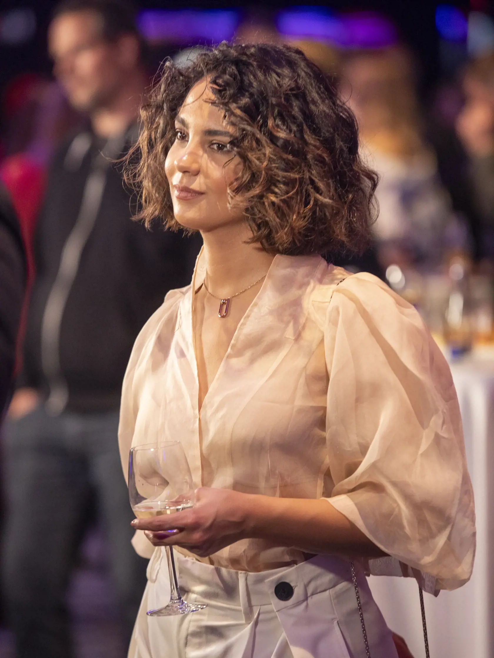 Na snímke je premiéra seriálu televízie JOJ Iveta 2, Kráska z Trebišova je späť.
Predstaviteľka Ivety, herečka Alžbeta Ferencová.