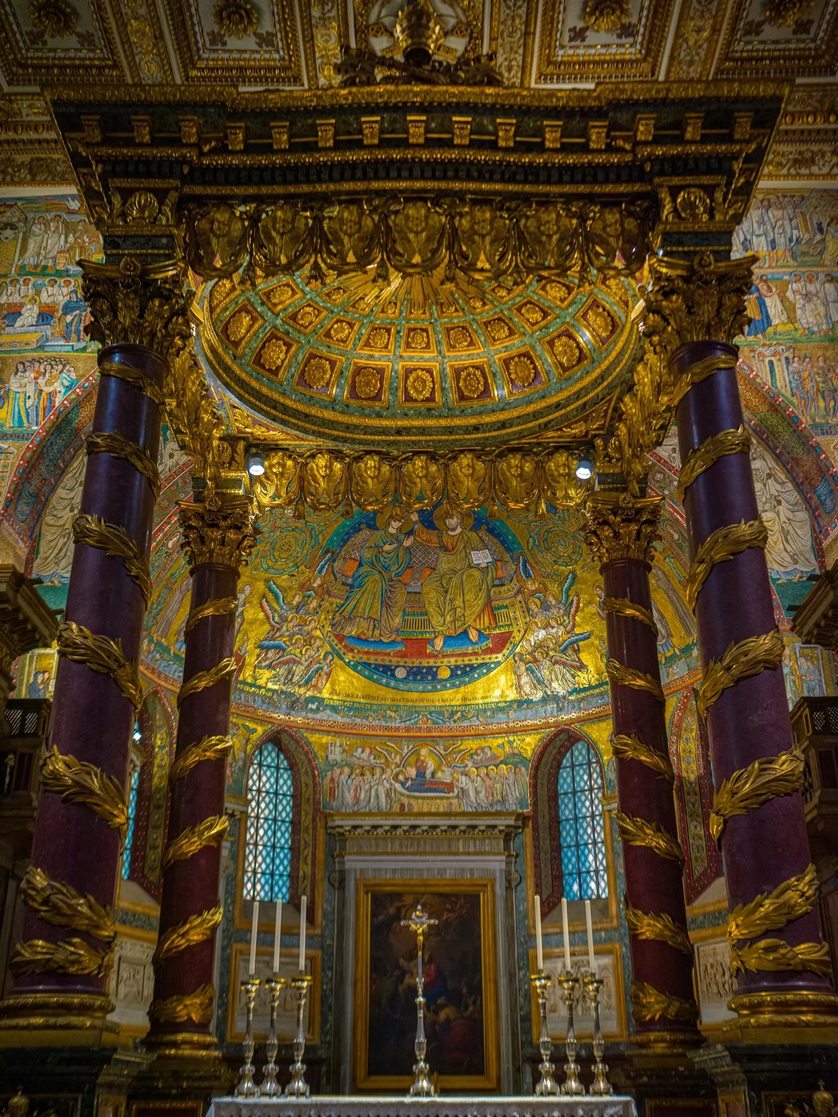 Bazilika Santa Maria Maggiore - Bazilika Panny Márie Väčšej - je miestom posledného odpočinku pápeža Františka. Vo vnútri je zakázané fotiť, pred dvomi týždňami na špeciálne povolenie, zachytil interiér významný slovenský fotograf, Prešovčan Jano Štovka.