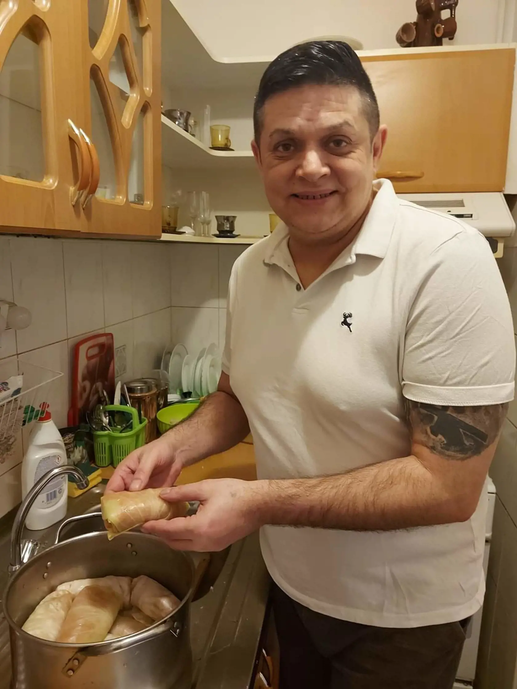 Erik Hilár Lakatošovie strávil ostatných 15 mesiacov vo väzbe. Súd ho pustil na slobodu s 18-mesačnou podmienkou štyri dni pred Vianocami. Znova sa vrátil k práci internetového televízneho redaktora a tvorí reportáže z rómskeho prostredia a krimi správ. Vianoce strávil s príbuznými, pre ktorých varil svoje špeciality.