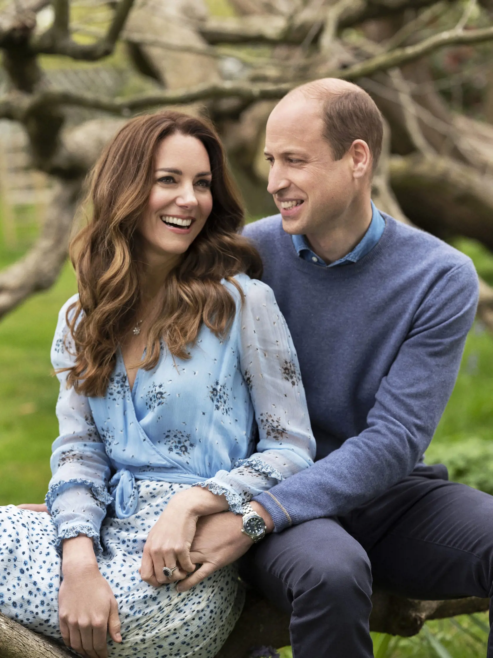 Na snímke zverejnenej 28. apríla 2021 britský princ William a jeho manželka Kate pózujú v priestoroch Kensingtonského paláca v Londýne. Vojvoda a vojvodkyňa z Cambridgea oslávia 29. apríla 2020 svoje 10. výročie svadby.