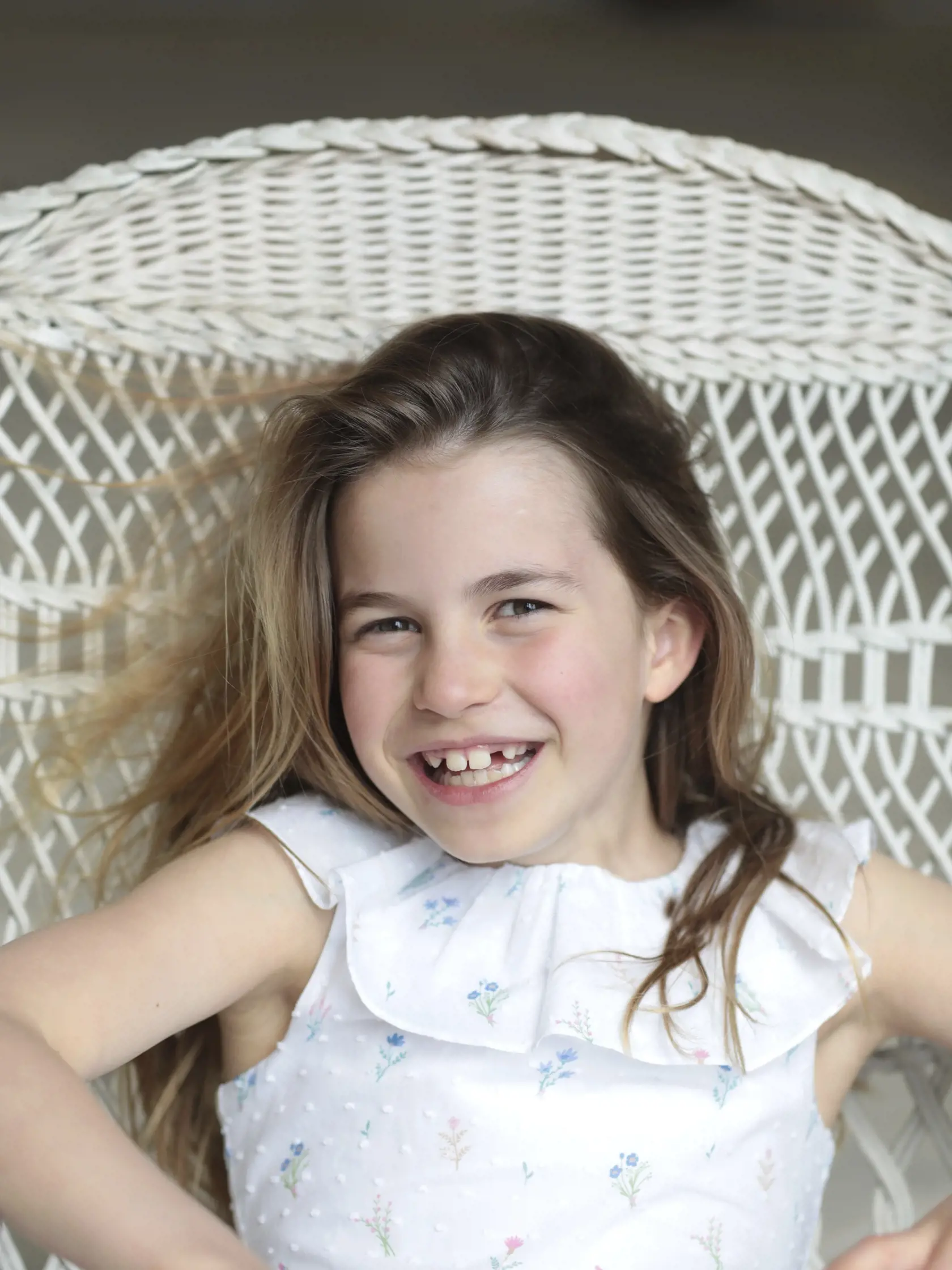 Na snímke zverejnenej Kensingtonským palácom 1. mája 2023 britská princezná Charlotte. Fotografiu vyhotovila jej matka, vojvodkyňa z Cambridgea vo Windsore. Princezná Charlotte oslávi 2. mája 2023 svoje ôsme narodeniny.