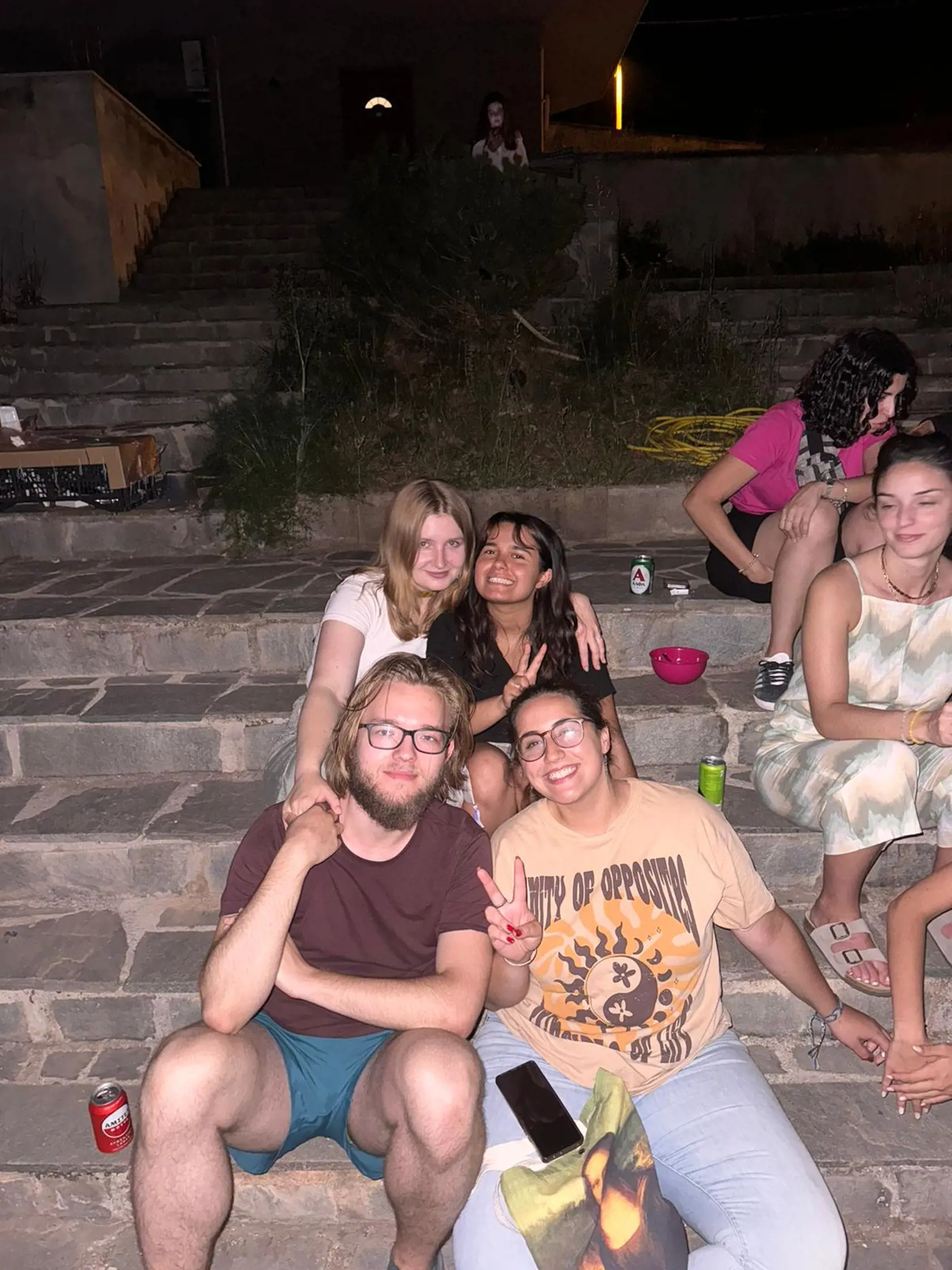 Ján s priateľmi. Mladík je nezvestný už niekoľko dní.